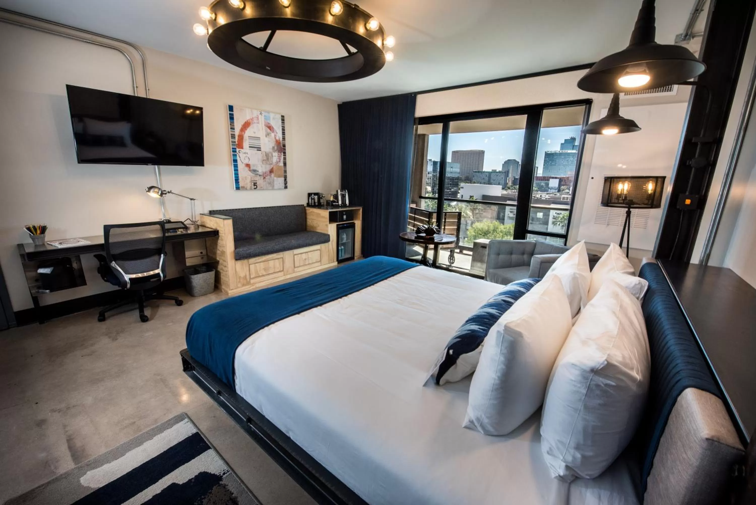 King Room with Balcony in Found Re Phoenix