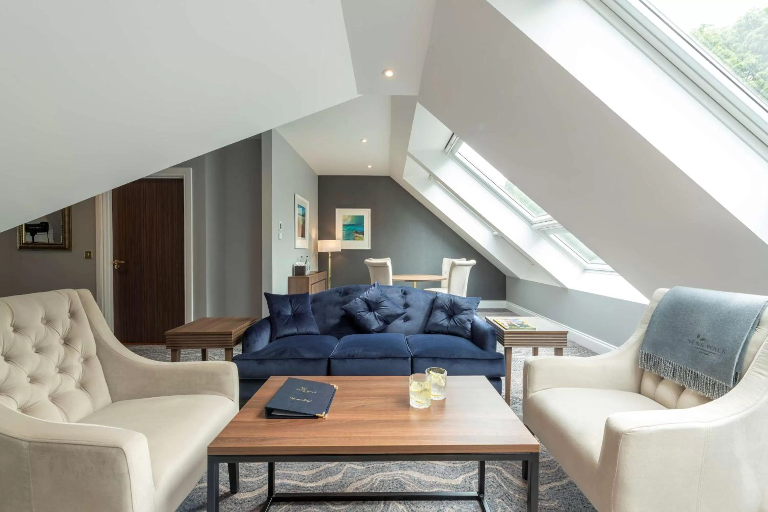 King Suite - Converts to Twin Beds in Ness Walk