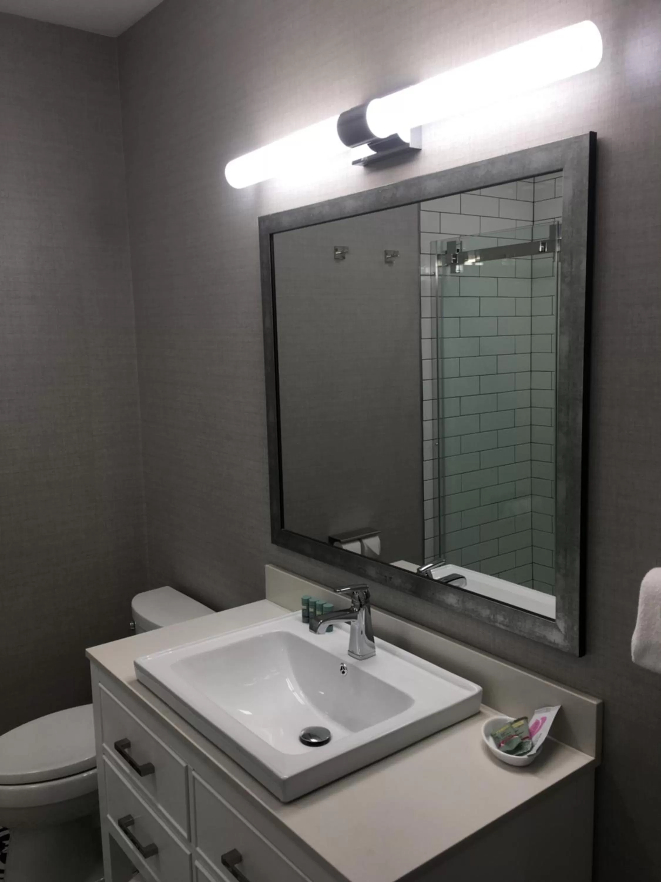 King Suite with Spa Bath - single occupancy in Riverside inn hannibal