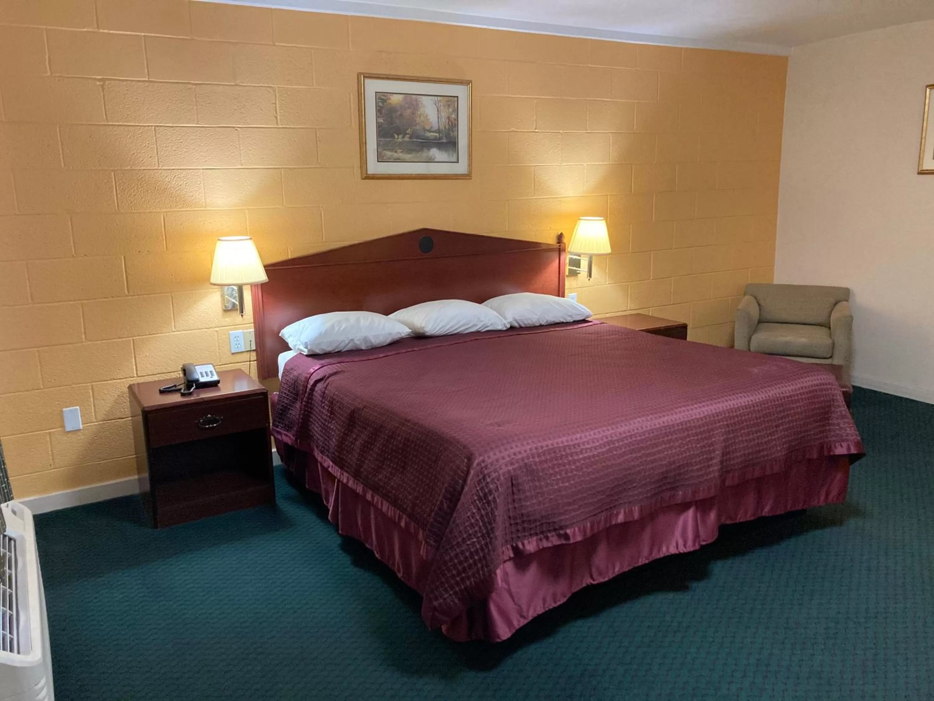 Deluxe King Room in Childress Inn