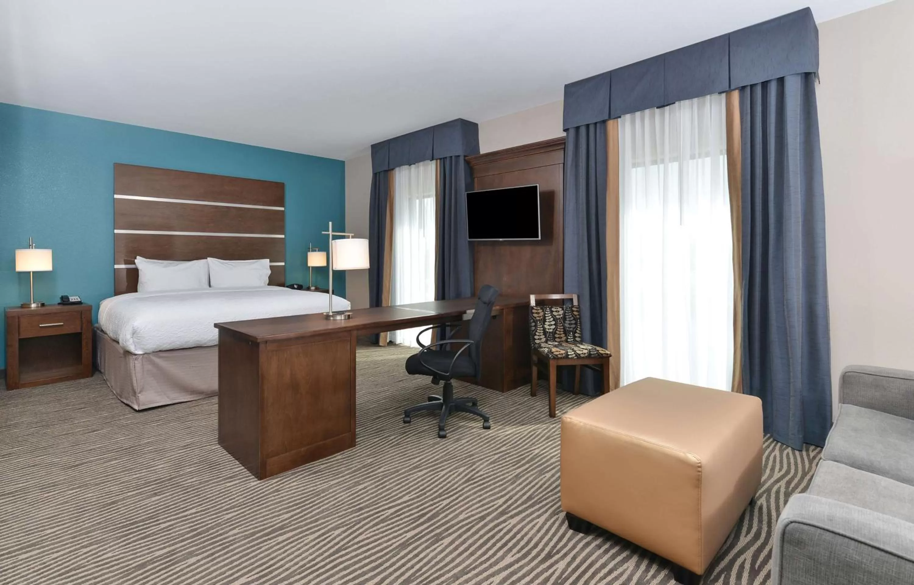 King Studio with River View in Hampton Inn & Suites Des Moines Downtown