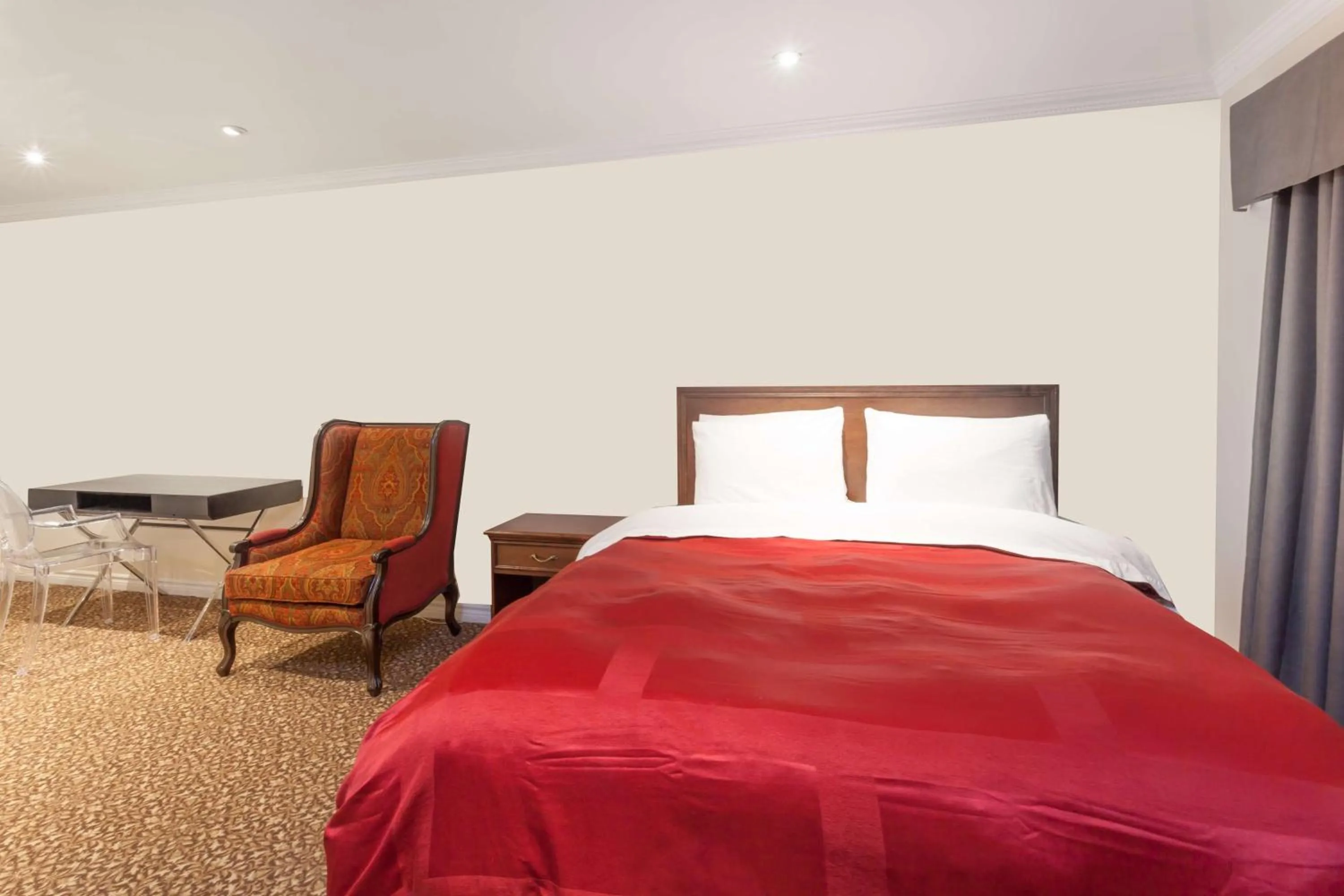 Queen Room in Knights Inn Kingston