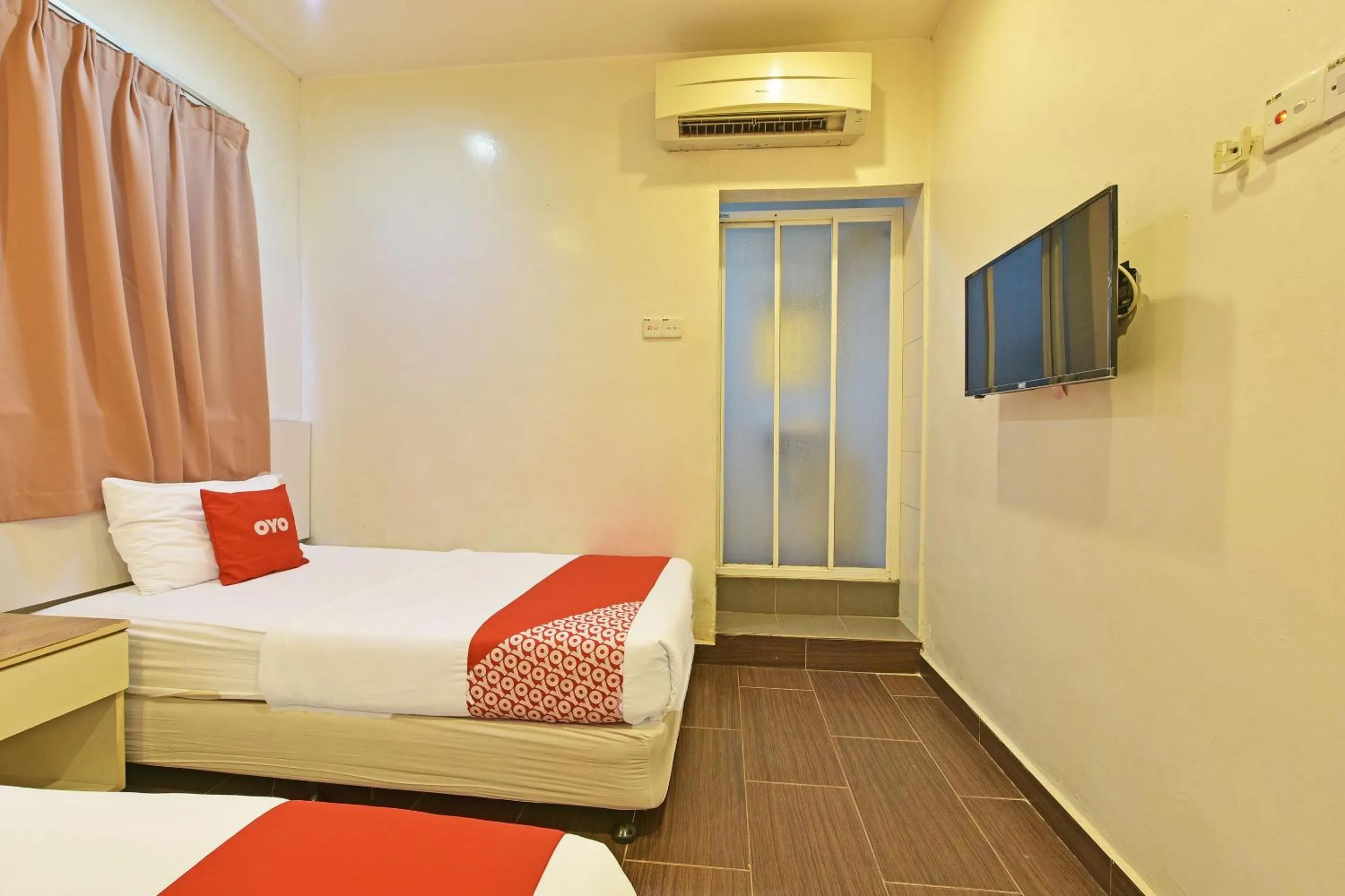 Standard Twin Room in OYO 90853 New Soho Hotel