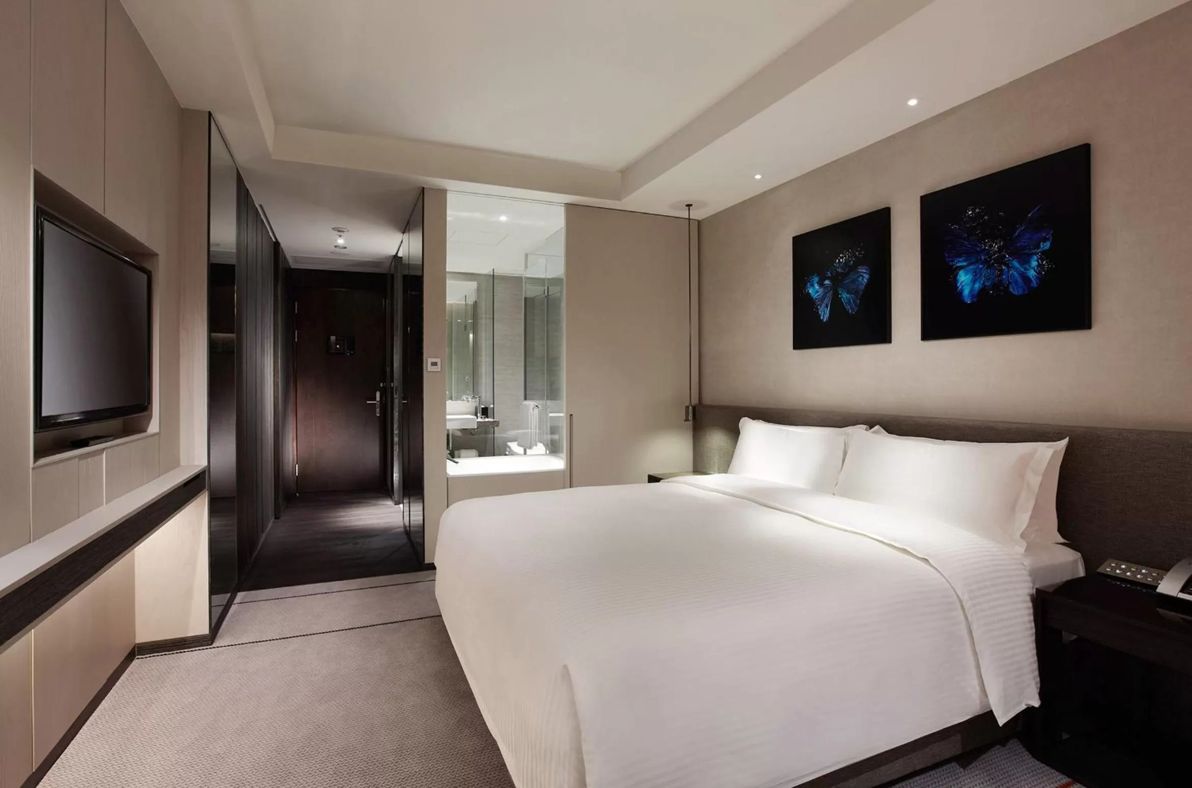 Deluxe King Room with Landmark View in Humble House Taipei, Curio Collection by Hilton