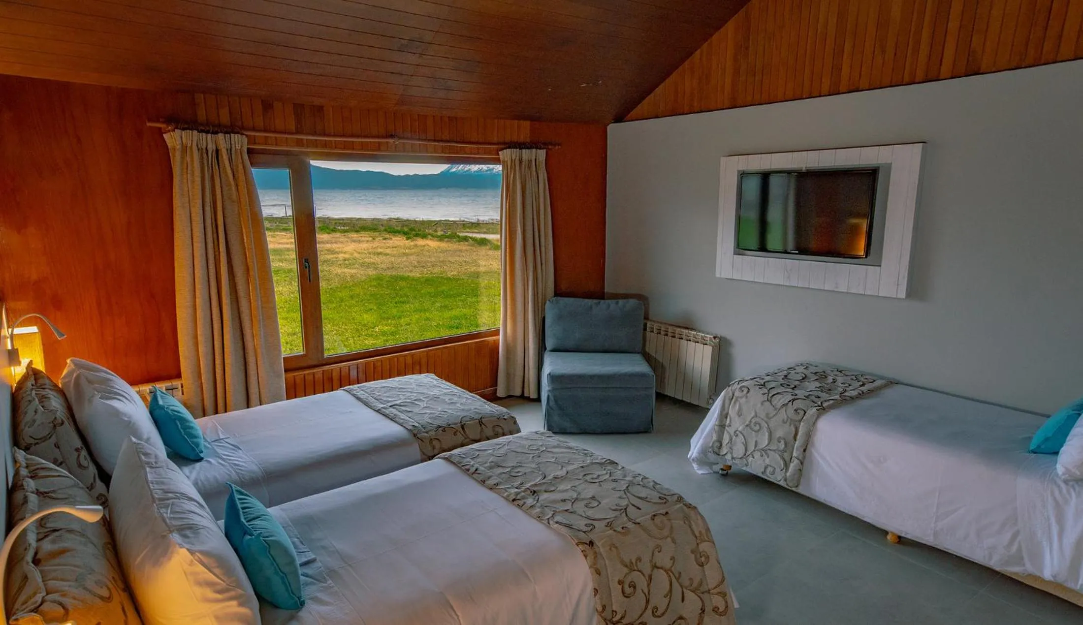 Standard Triple Room with Sea View in Tolkeyen Ushuaia Hotel