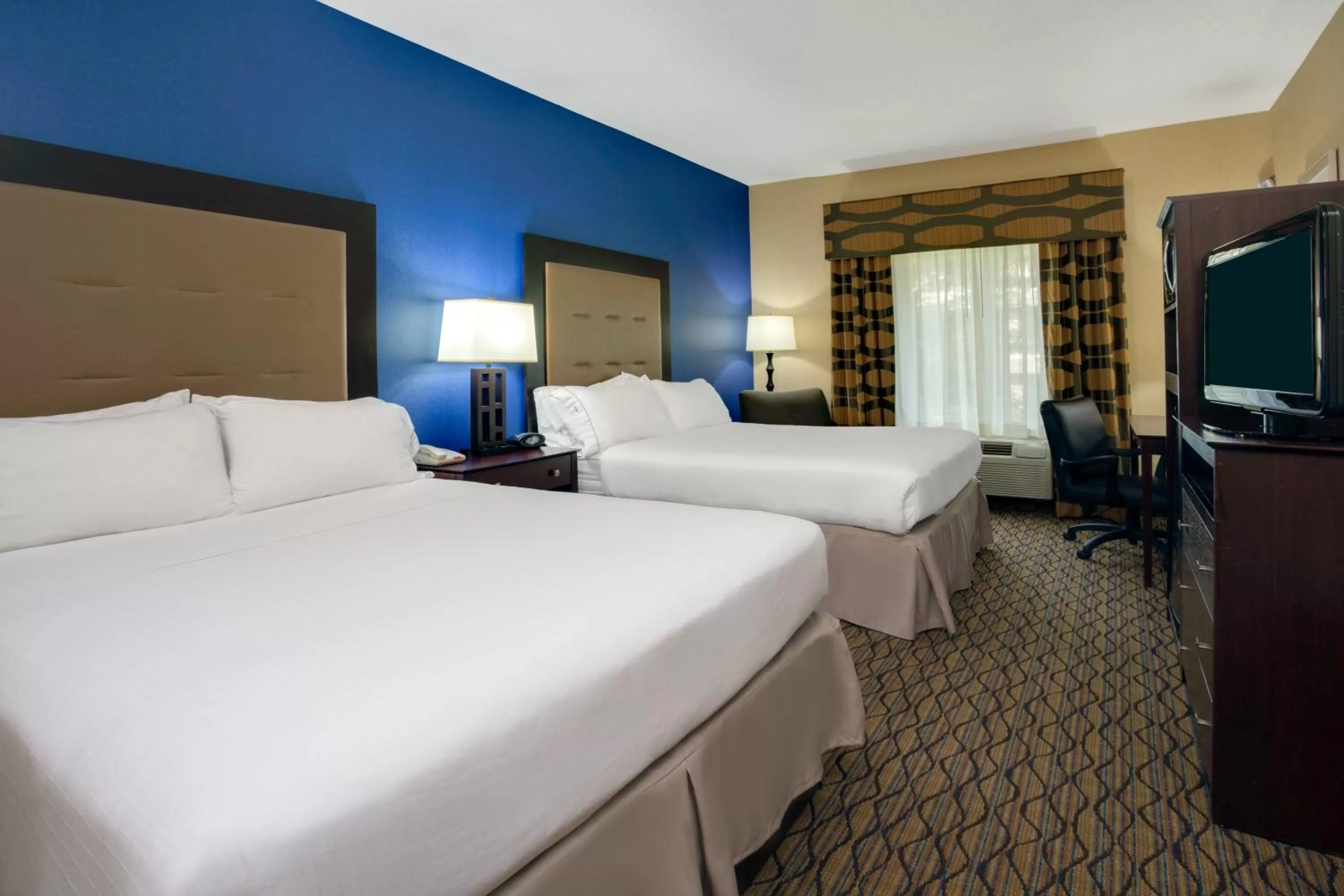 Standard Room with Two Queen Beds in Holiday Inn Express Tower Center New Brunswick by IHG