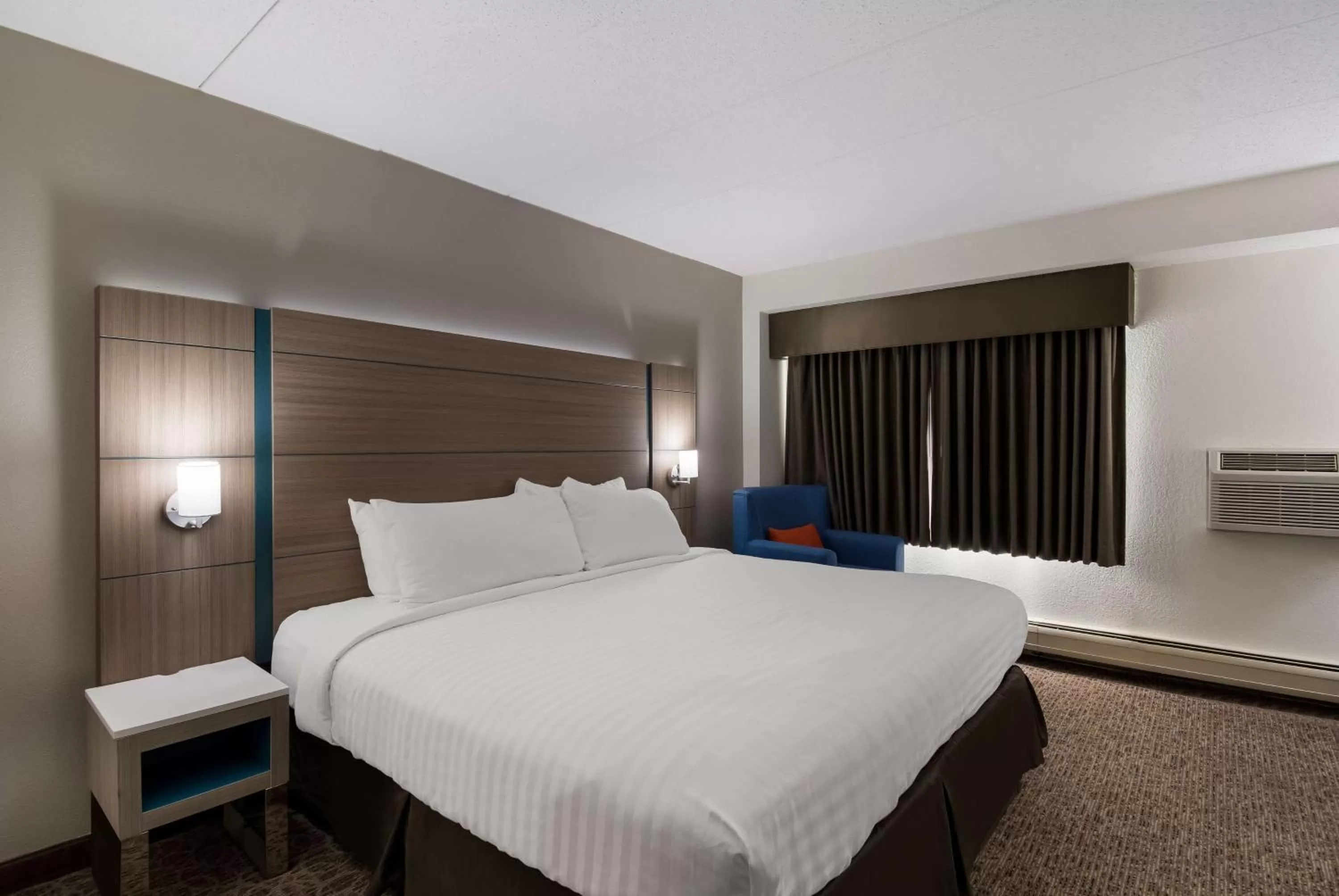 Room with One Double Bed and One Single Bed and Roll-In Shower - Disability Access in Best Western Bemidji