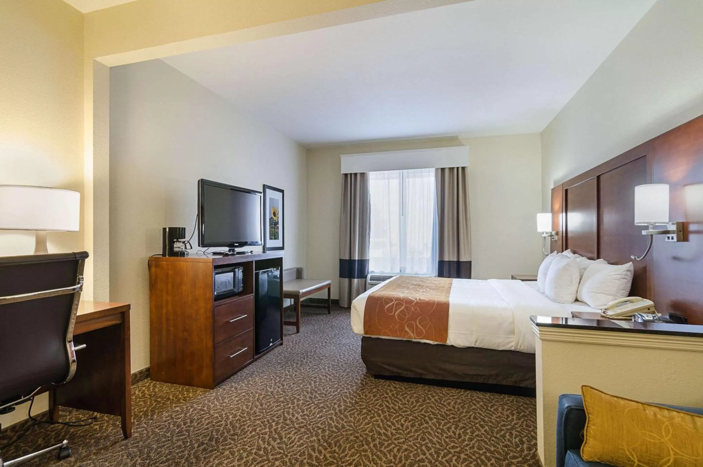 King Suite - Accessible/Non-Smoking in Quality Suites Springdale West I-49