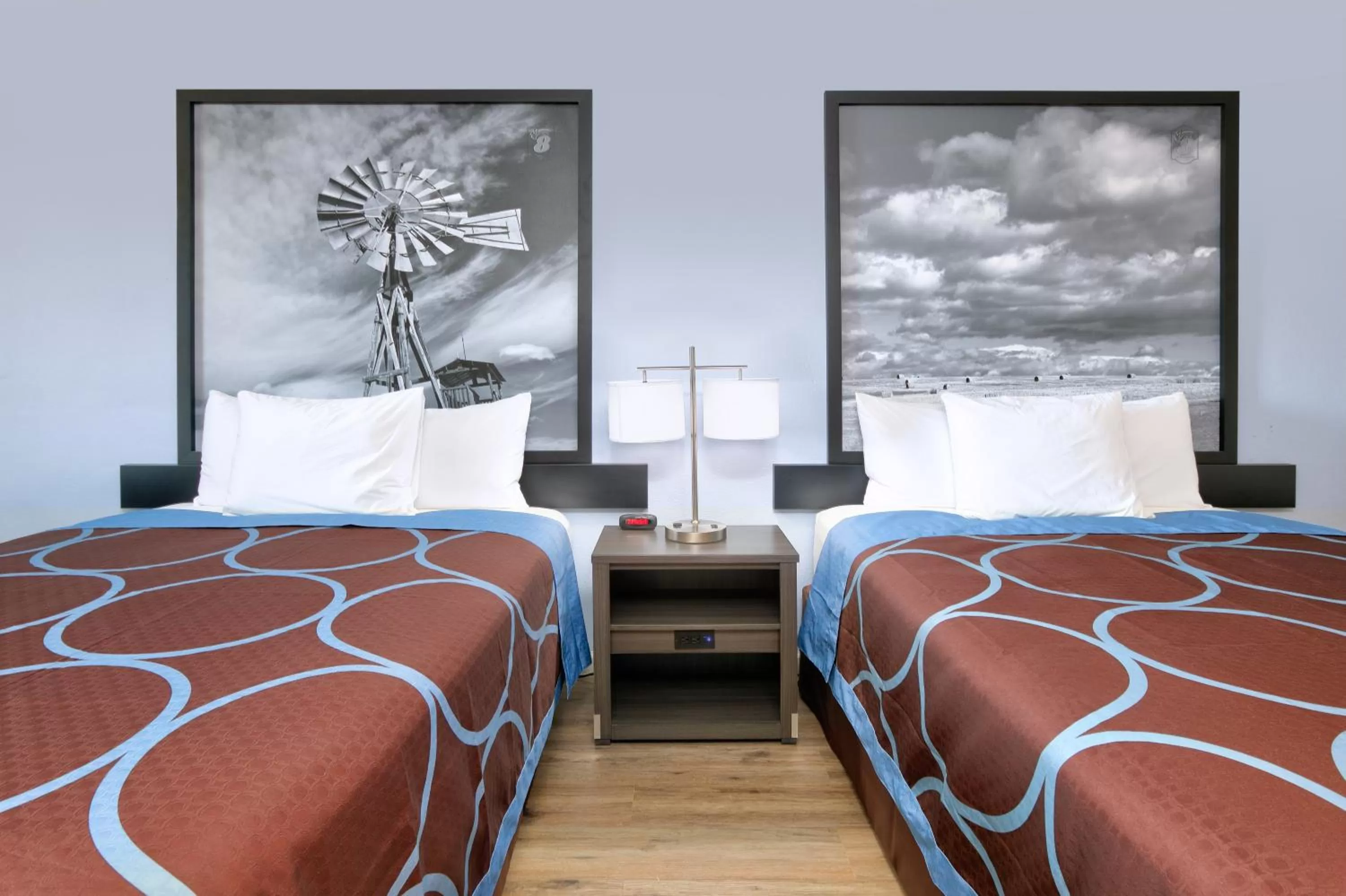 Queen Room with Two Queen Beds - Non-Smoking in Super 8 by Wyndham Victoria - South - Hwy 59