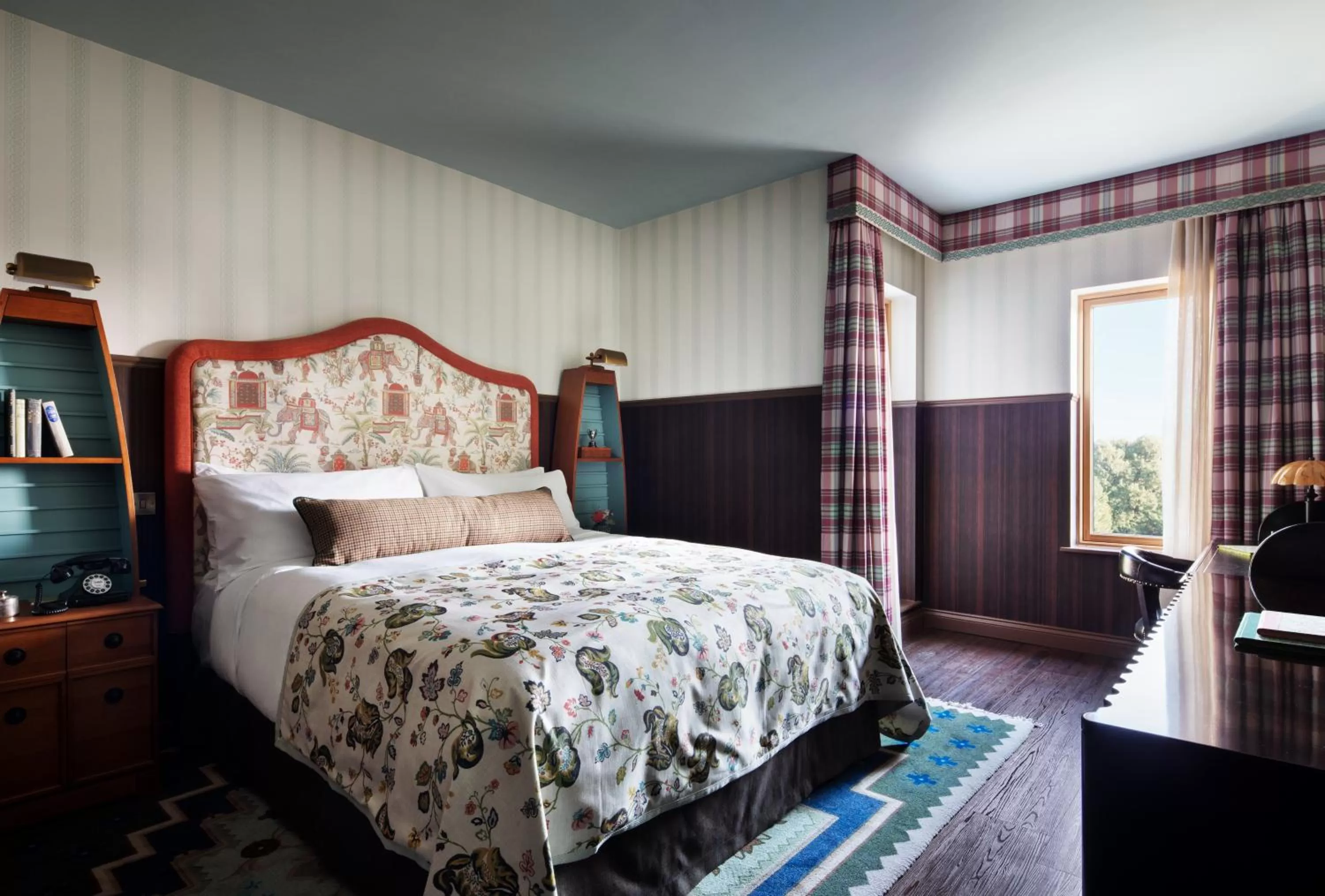 Standard King Room in Graduate by Hilton Cambridge