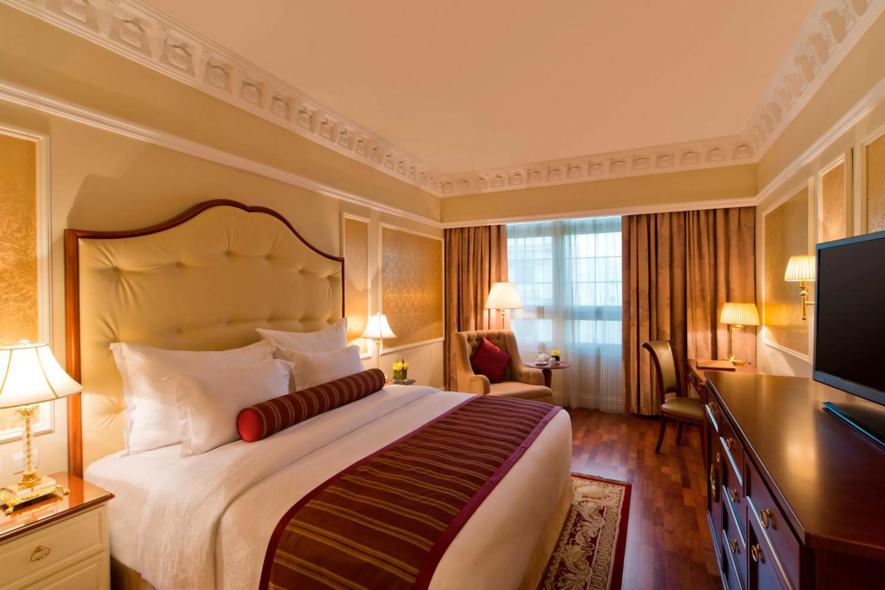 Deluxe King Room in Warwick Doha