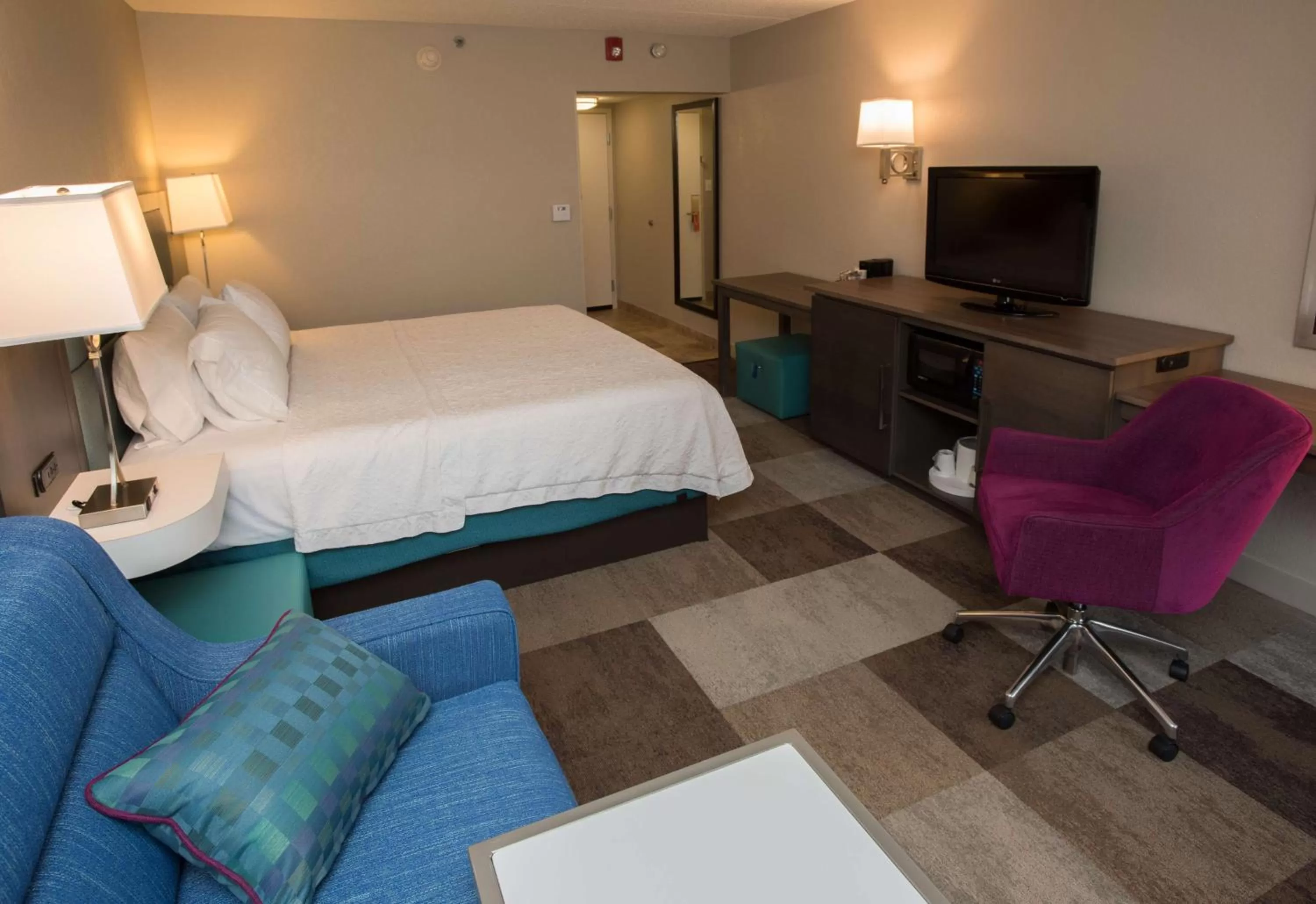 King Room with Sofa Bed - Hearing Accessible/Non-Smoking in Hampton Inn Wooster