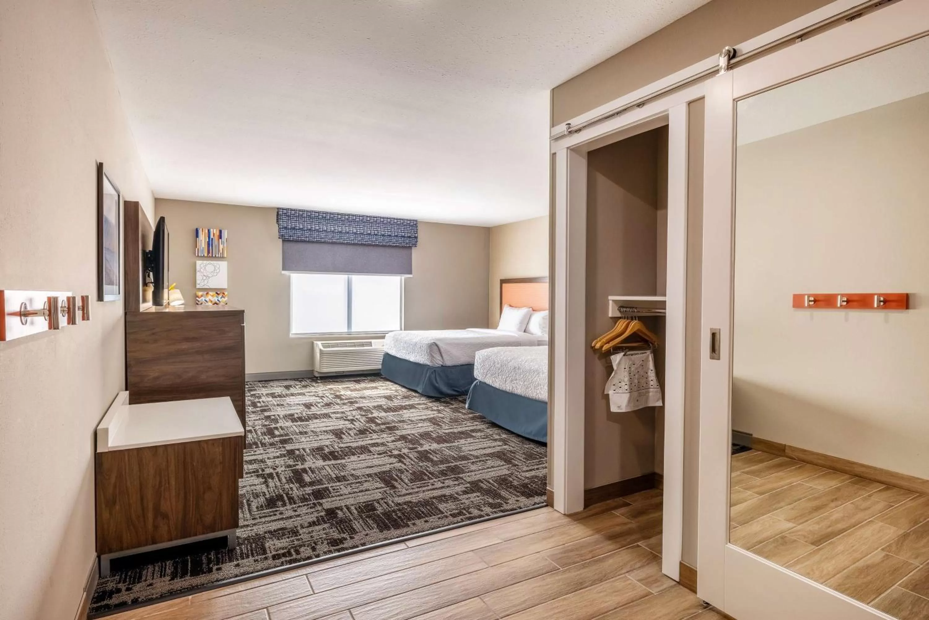 Queen Room with Bath Tub - Mobility Access/Non-Smoking in Hampton Inn & Suites Benton Harbor, MI