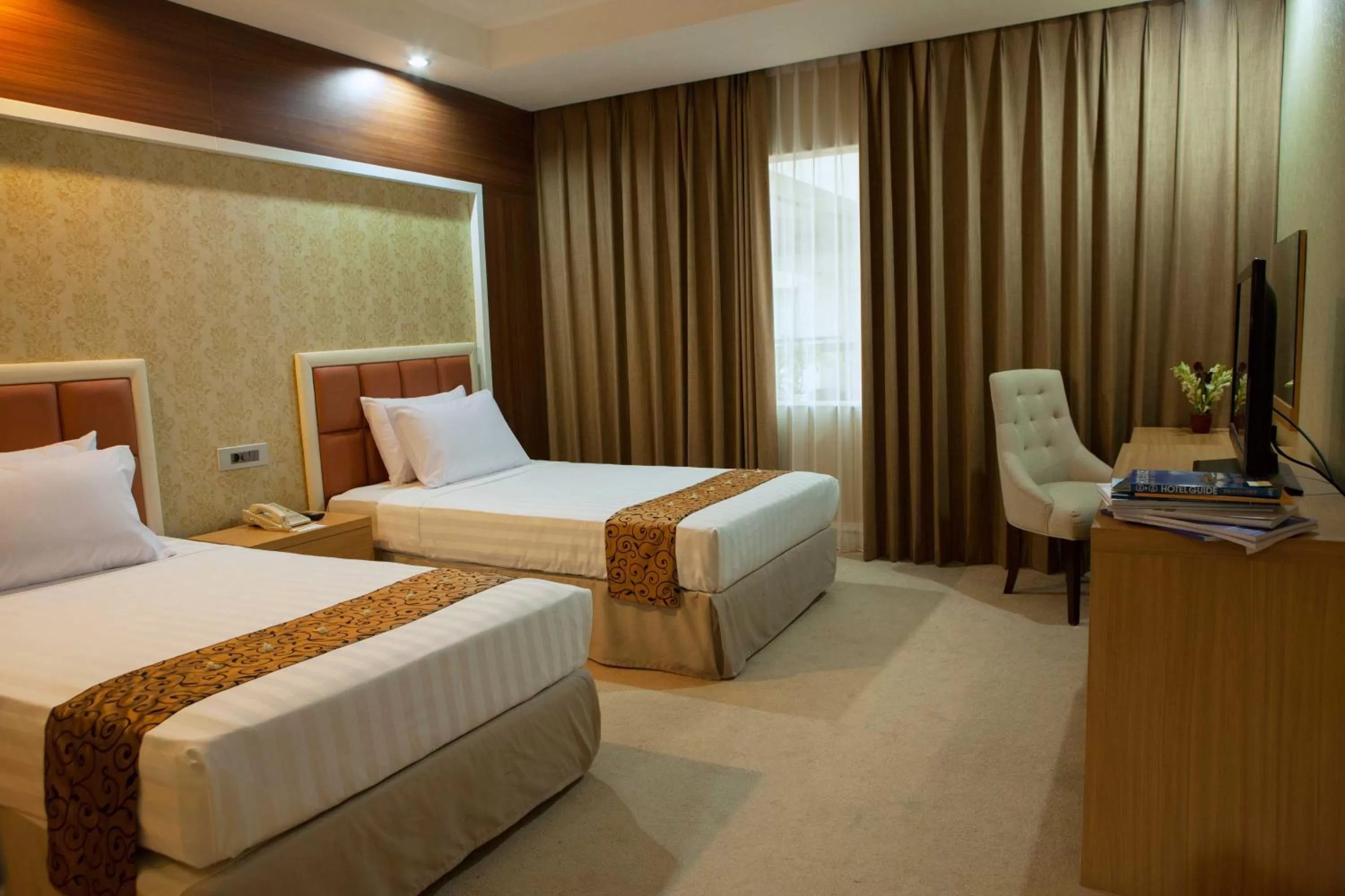 Business Suite Twin in Surabaya Suites Hotel Powered by Archipelago