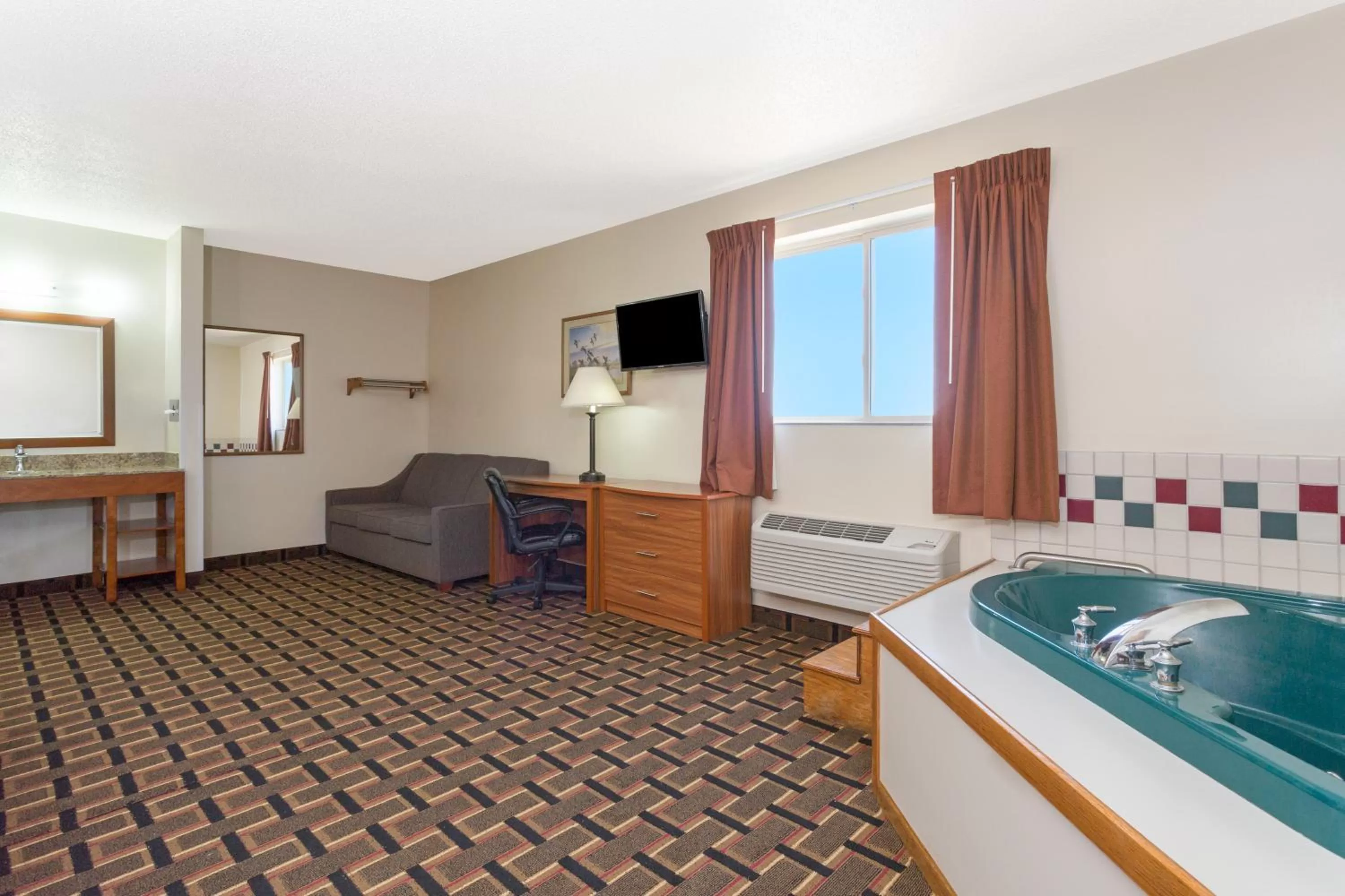 Deluxe King Suite in Days Inn by Wyndham Paxton
