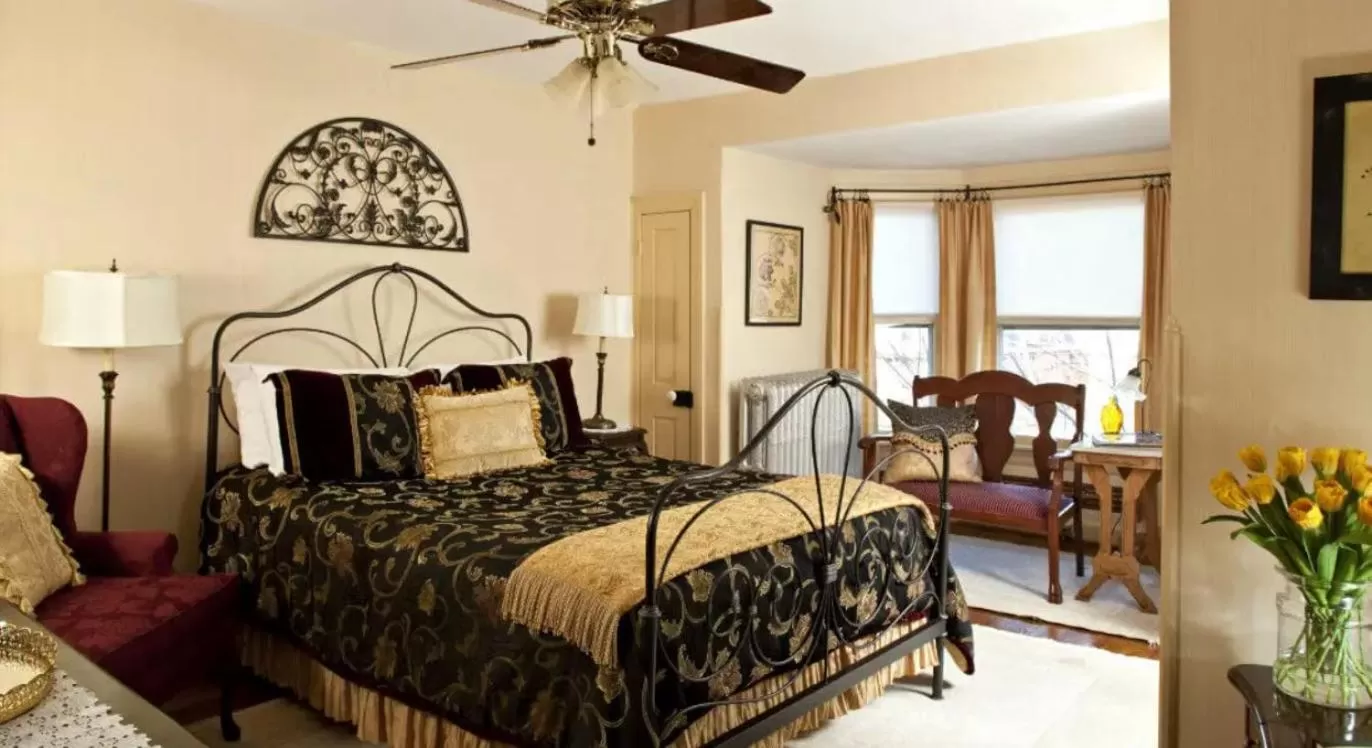 Superior Queen Room in Brickhouse Inn B&B