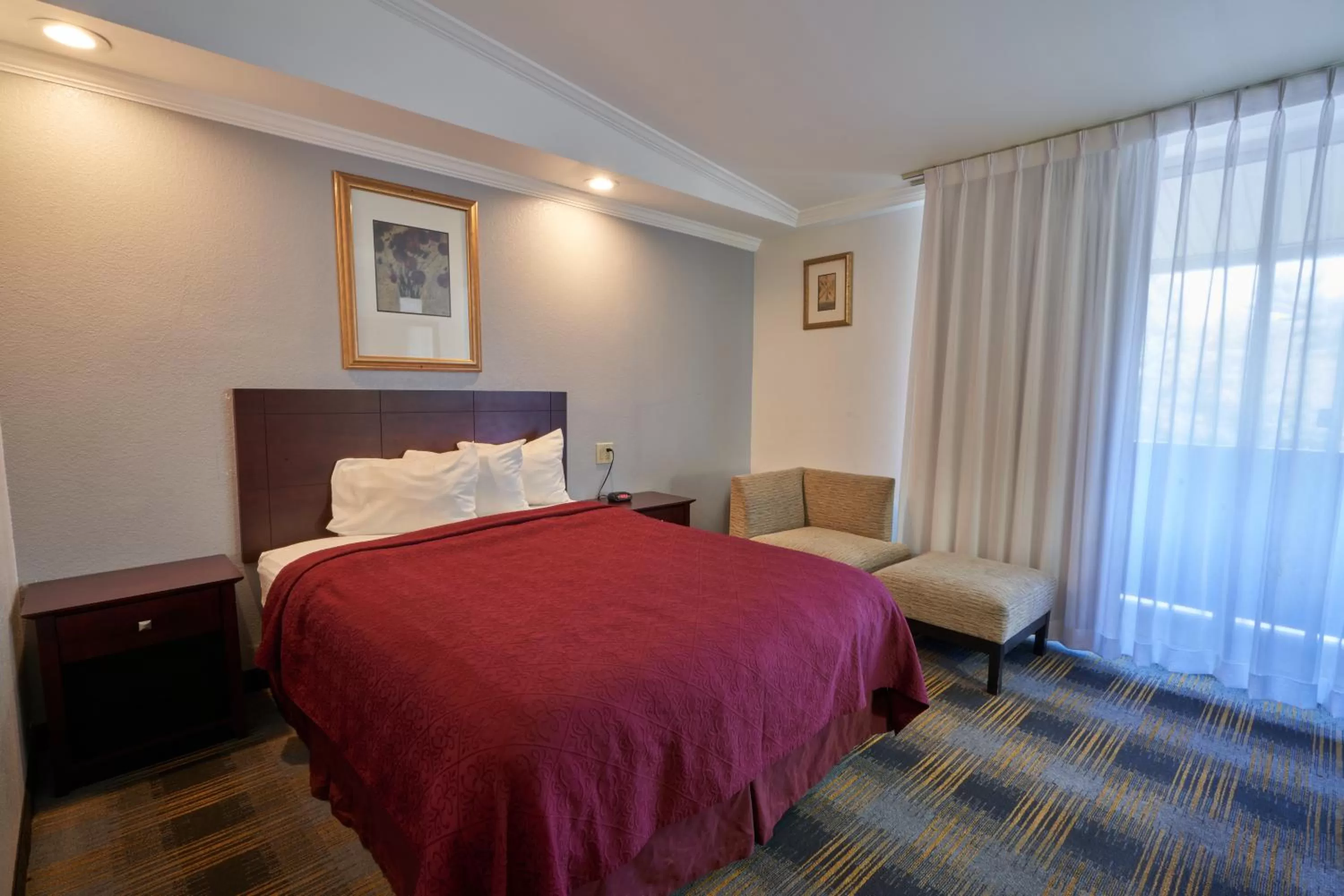 Deluxe Room, Queen Bed in Riverview Inn & Suites