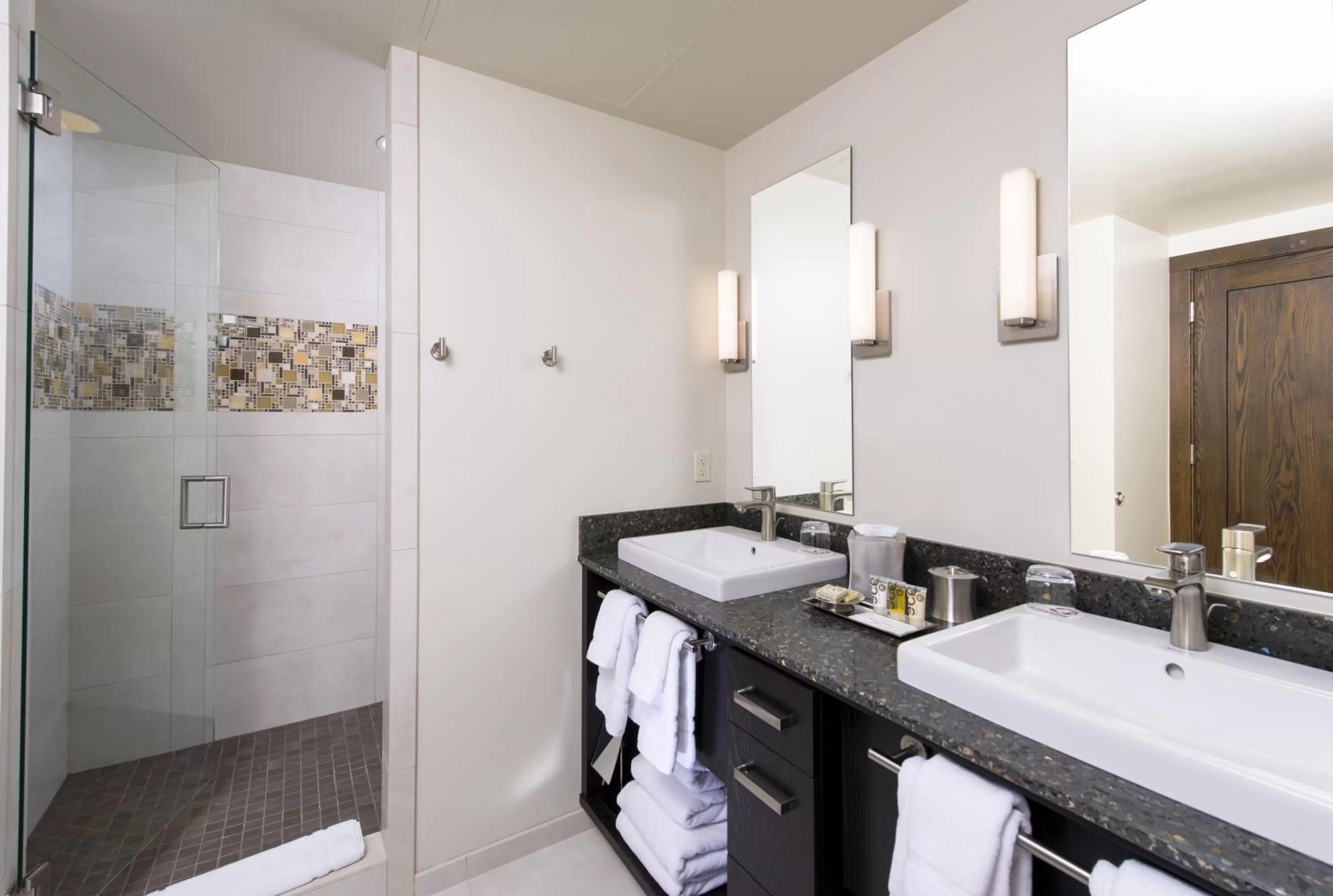 Deluxe Queen Room with Two Queen Beds with Southern View  in Tetherow Hotel