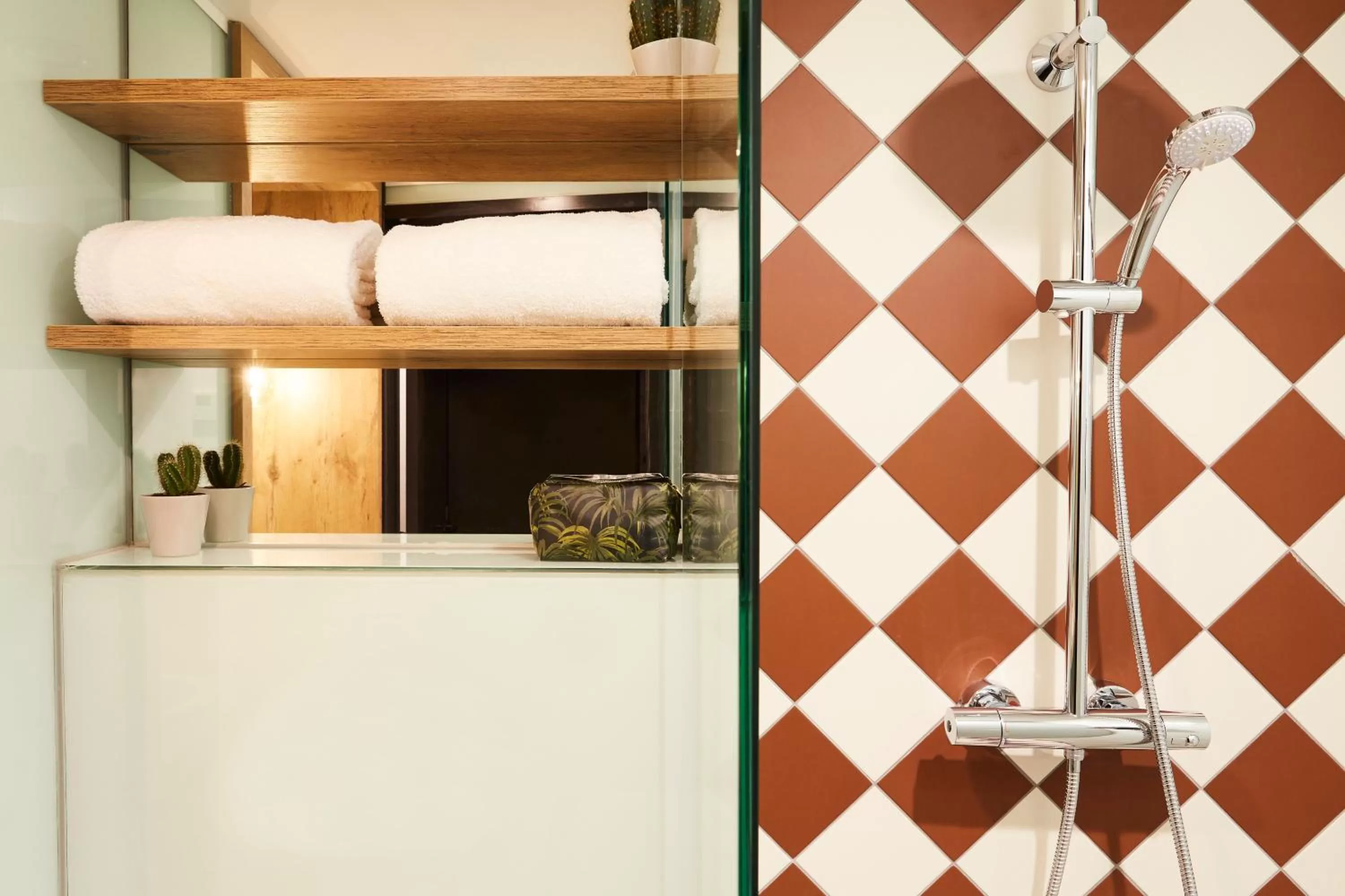 Standard Twin Room in Hotel Indigo Antwerp City Centre by IHG