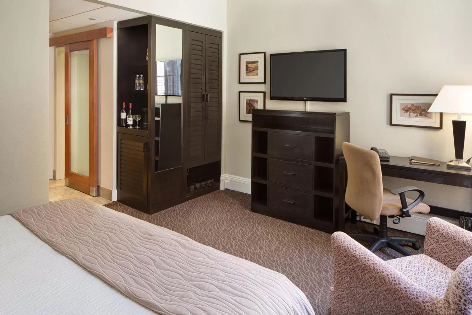 Deluxe King Room in The Sofia Hotel