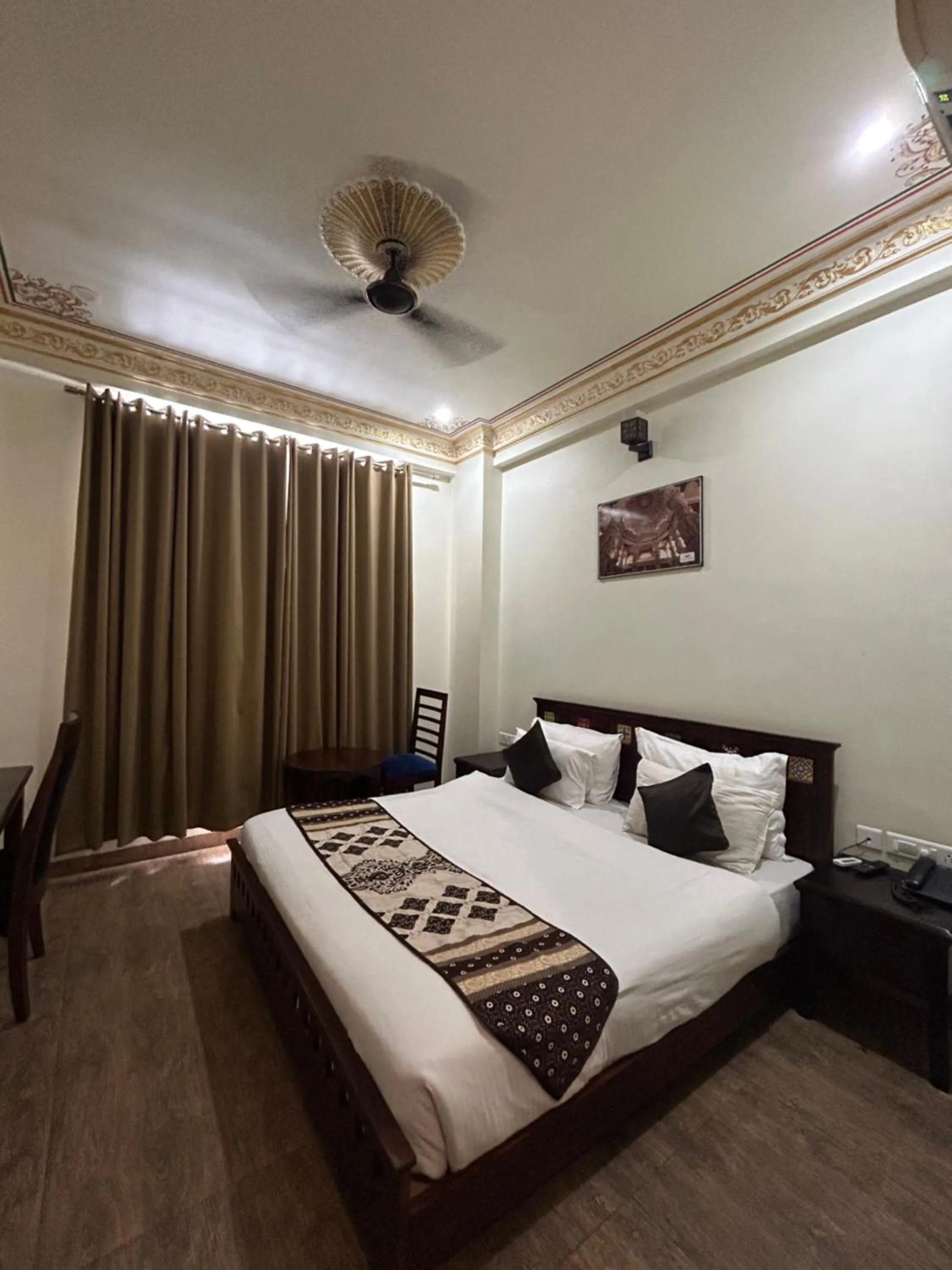 Deluxe Double Room in Hotel Laxmi Niwas - A Heritage Retreat