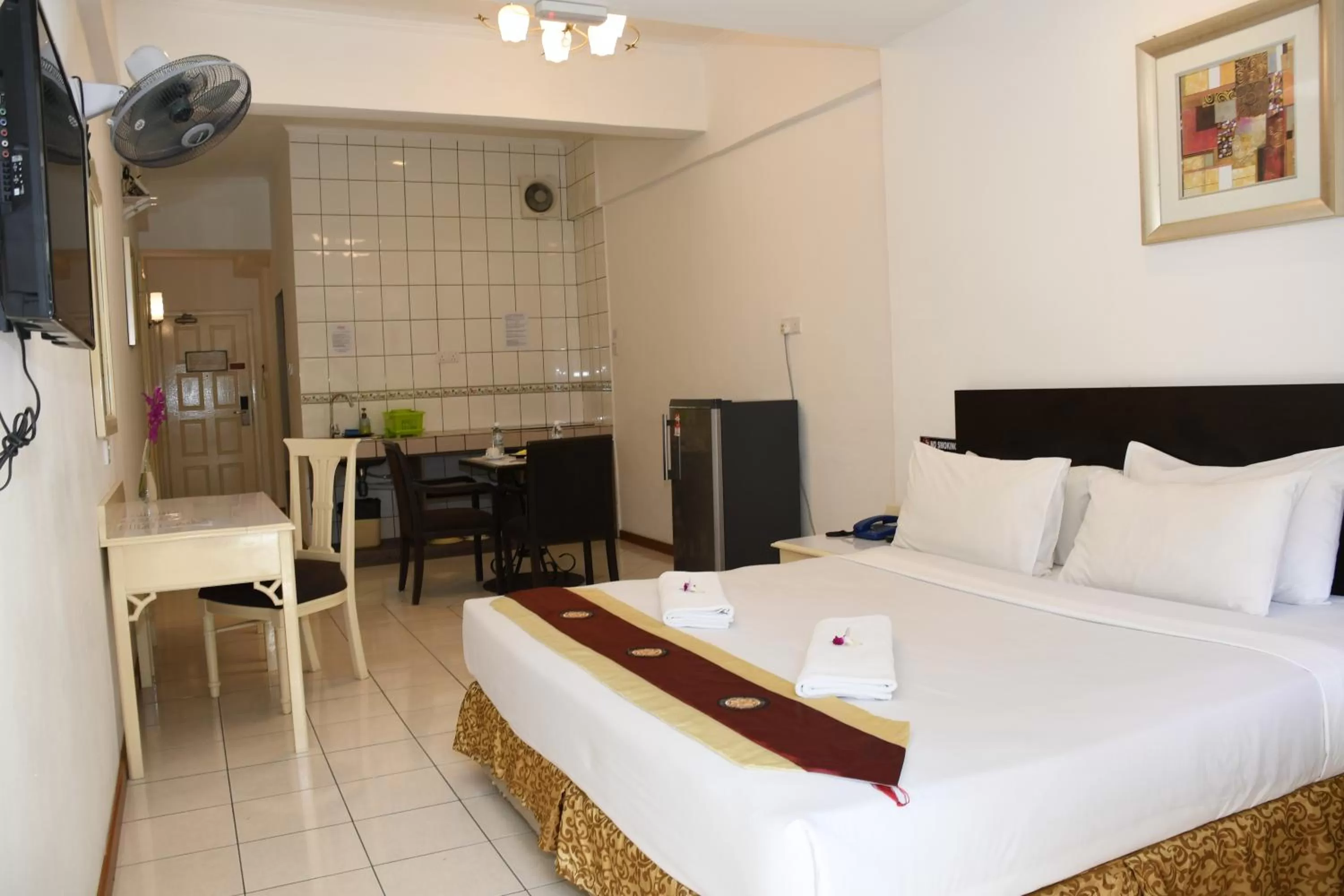 Queen Studio in Promenade Service Apartment