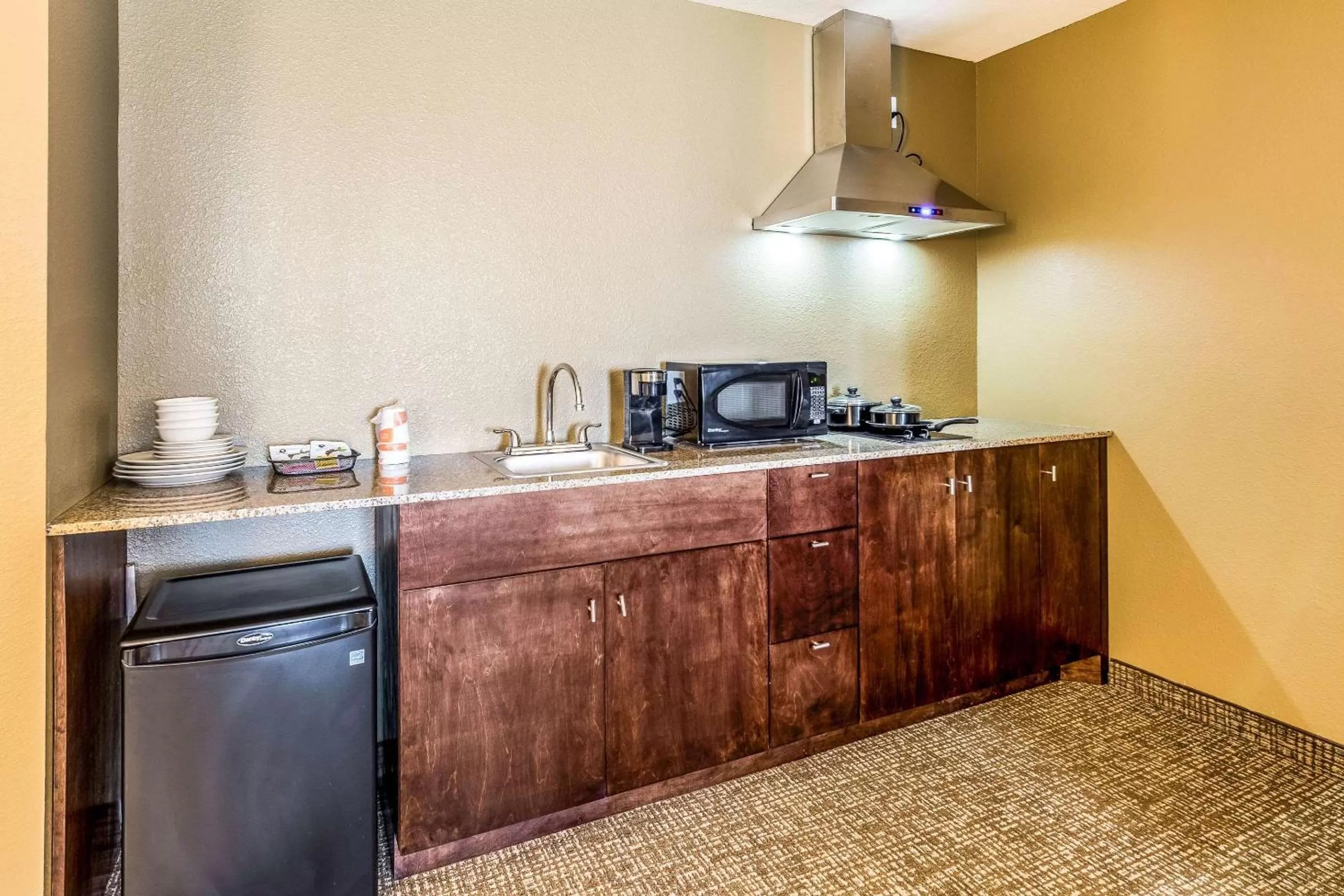 King Suite with Kitchenette - Non-Smoking in Comfort Suites