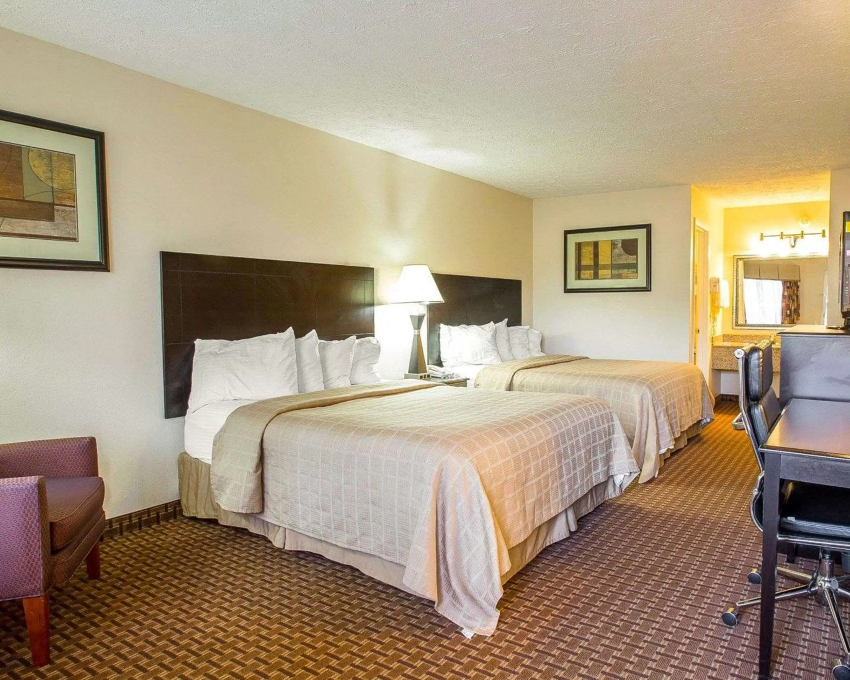 Queen Room with Two Queen Beds - Smoking in Quality Inn Dahlonega Near University
