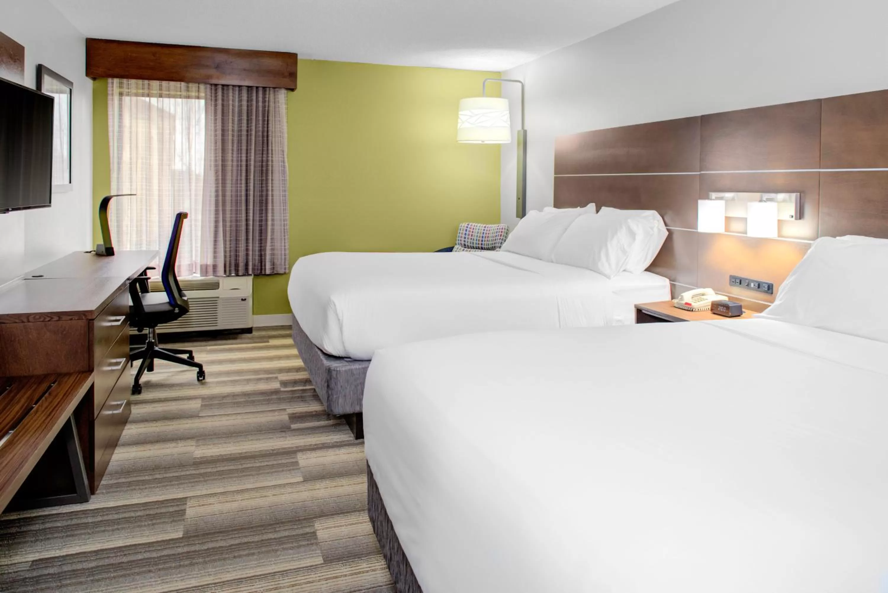 Standard Room with Two Queen Beds in Holiday Inn Express - Chester by IHG