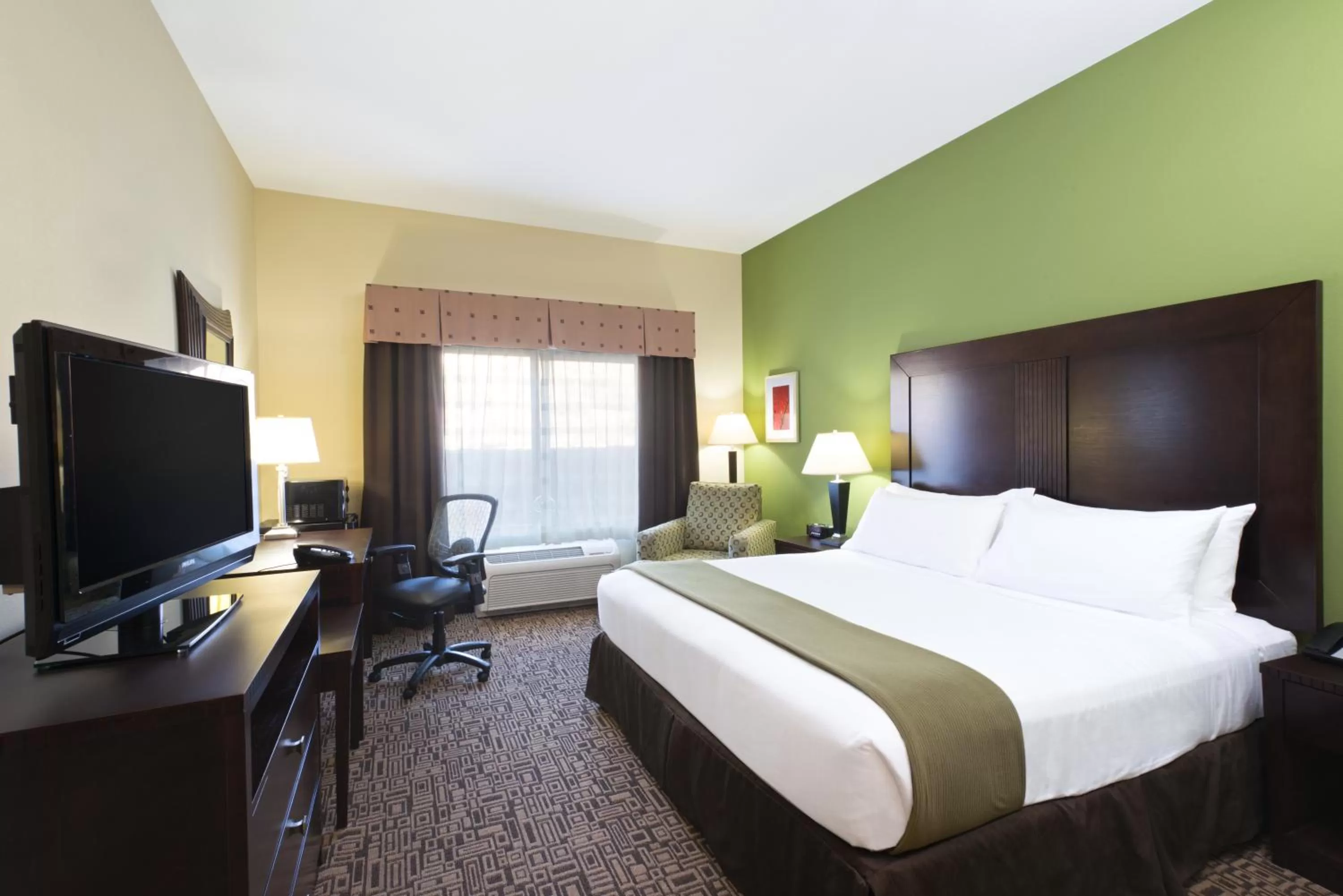 King Room - Mobility Access/Roll in Shower - Non-Smoking in Holiday Inn Express & Suites Richfield by IHG