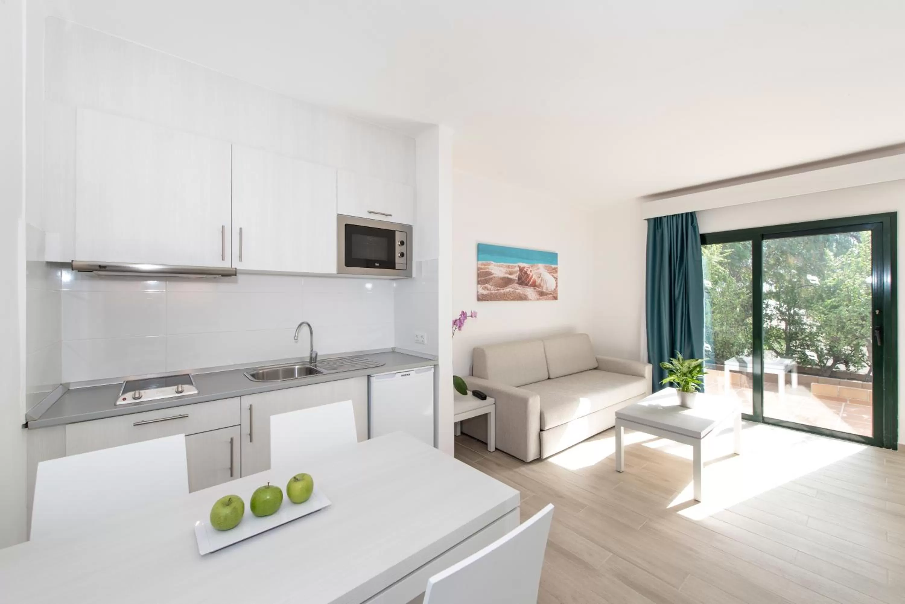 Two-Bedroom Apartment in Hotel THB Flora