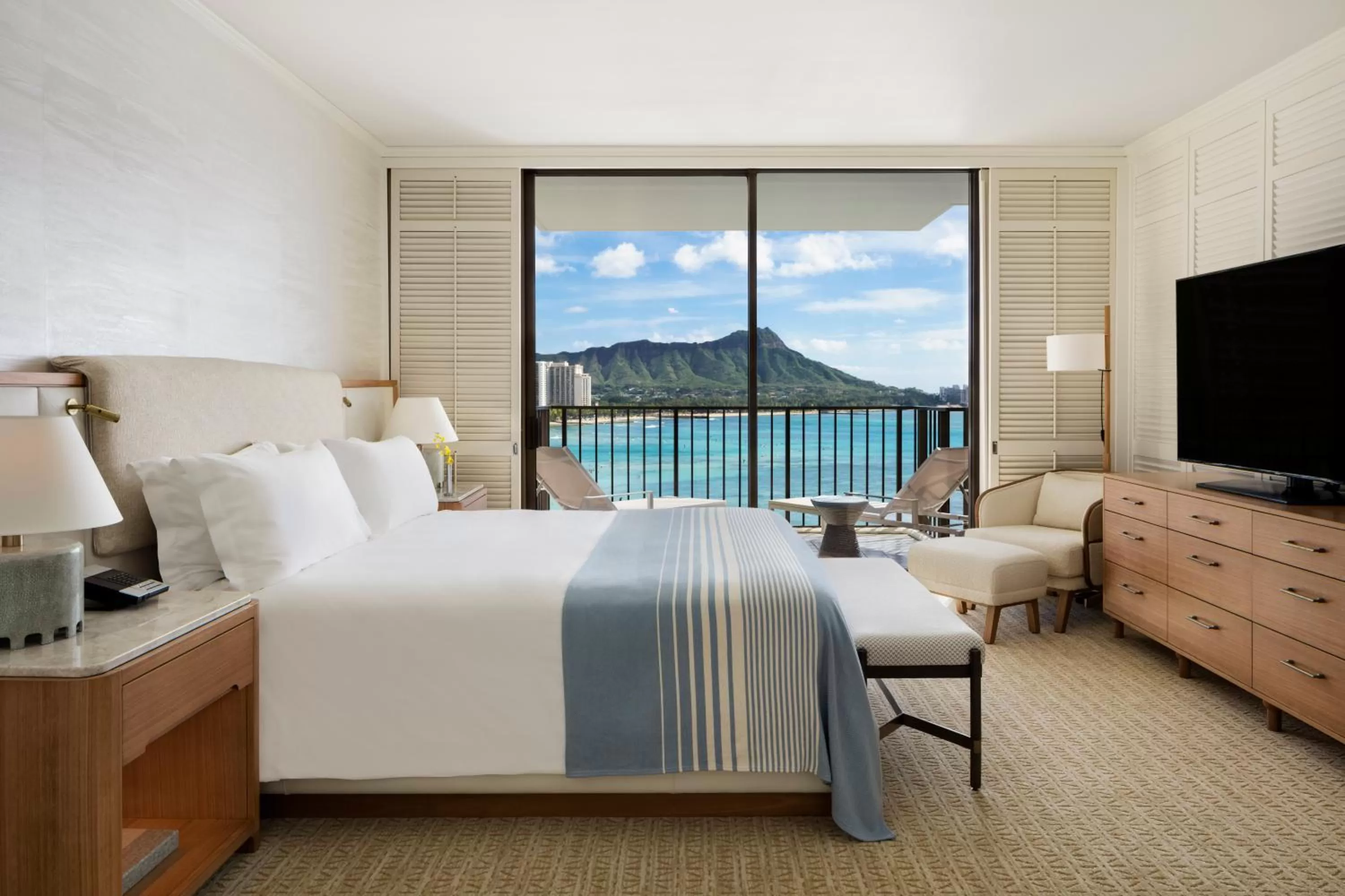Diamond Head Prime Suite King in Halekulani - NO RESORT FEE