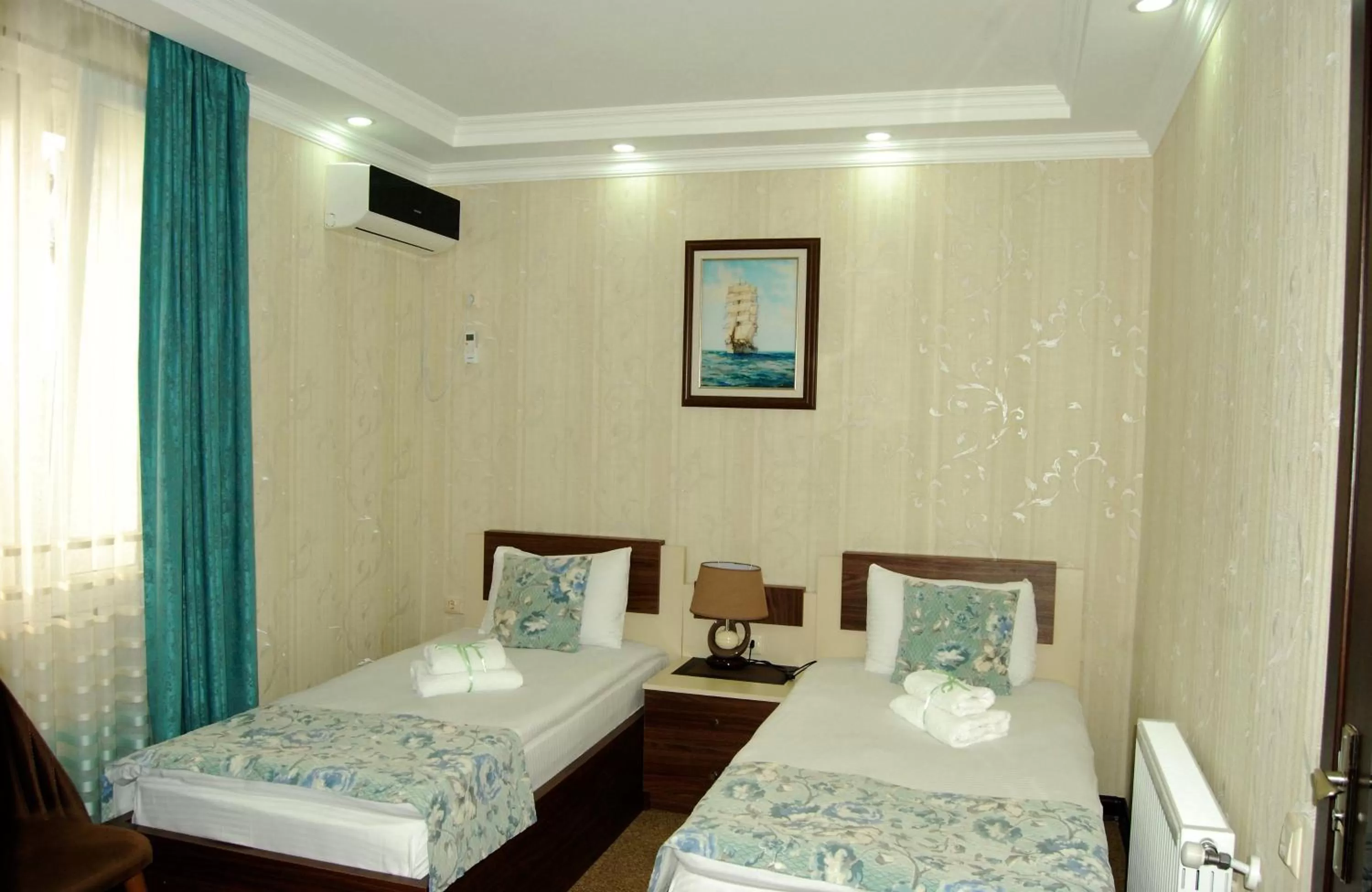 Large Twin Room in Hotel Park