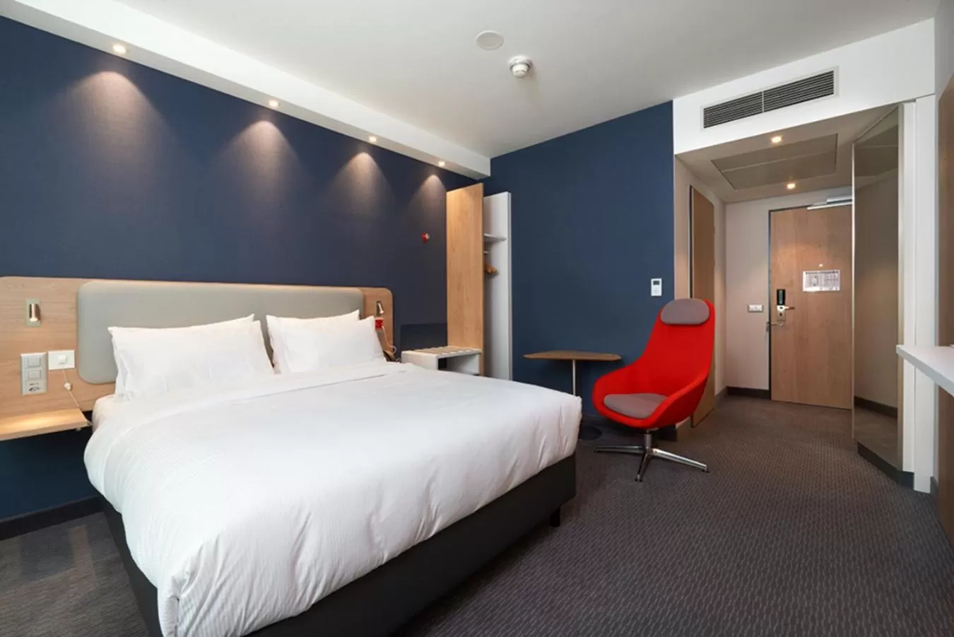Standard Queen Room in Holiday Inn Express & Suites - Basel - Allschwil by IHG