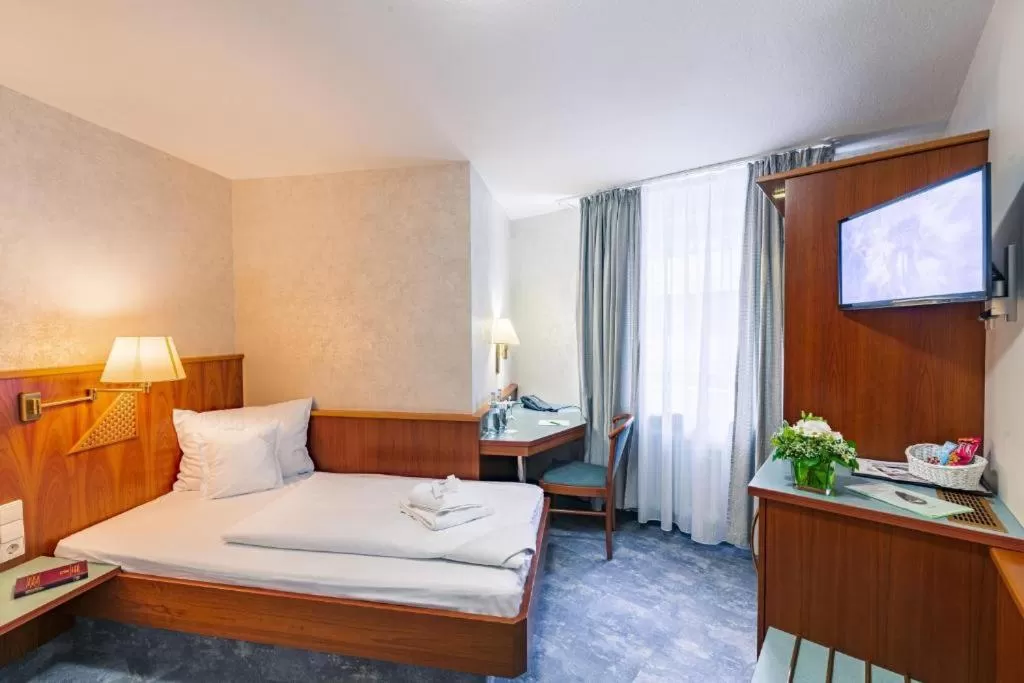 Small Single Room in Hotel Wartburg