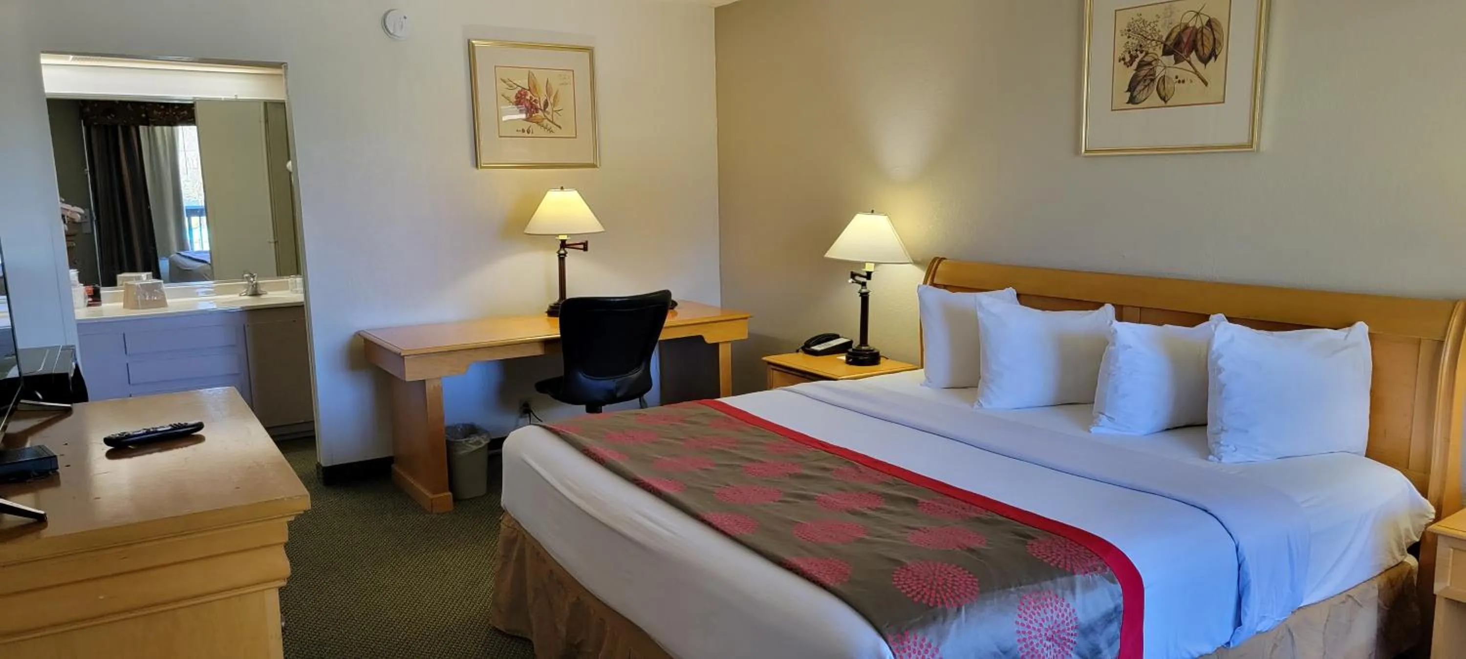 Deluxe King Room - Mobility Access/Non-Smoking in Ramada by Wyndham & Suites Warner Robins