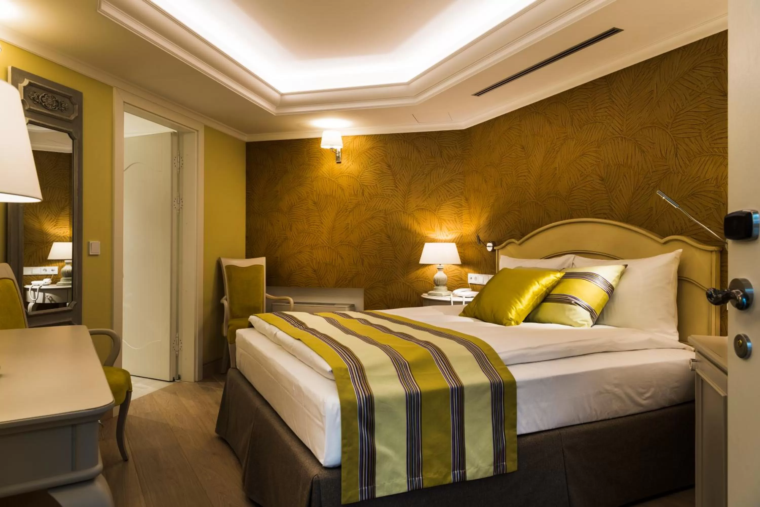 Small Double Room in Relais Le Chevalier