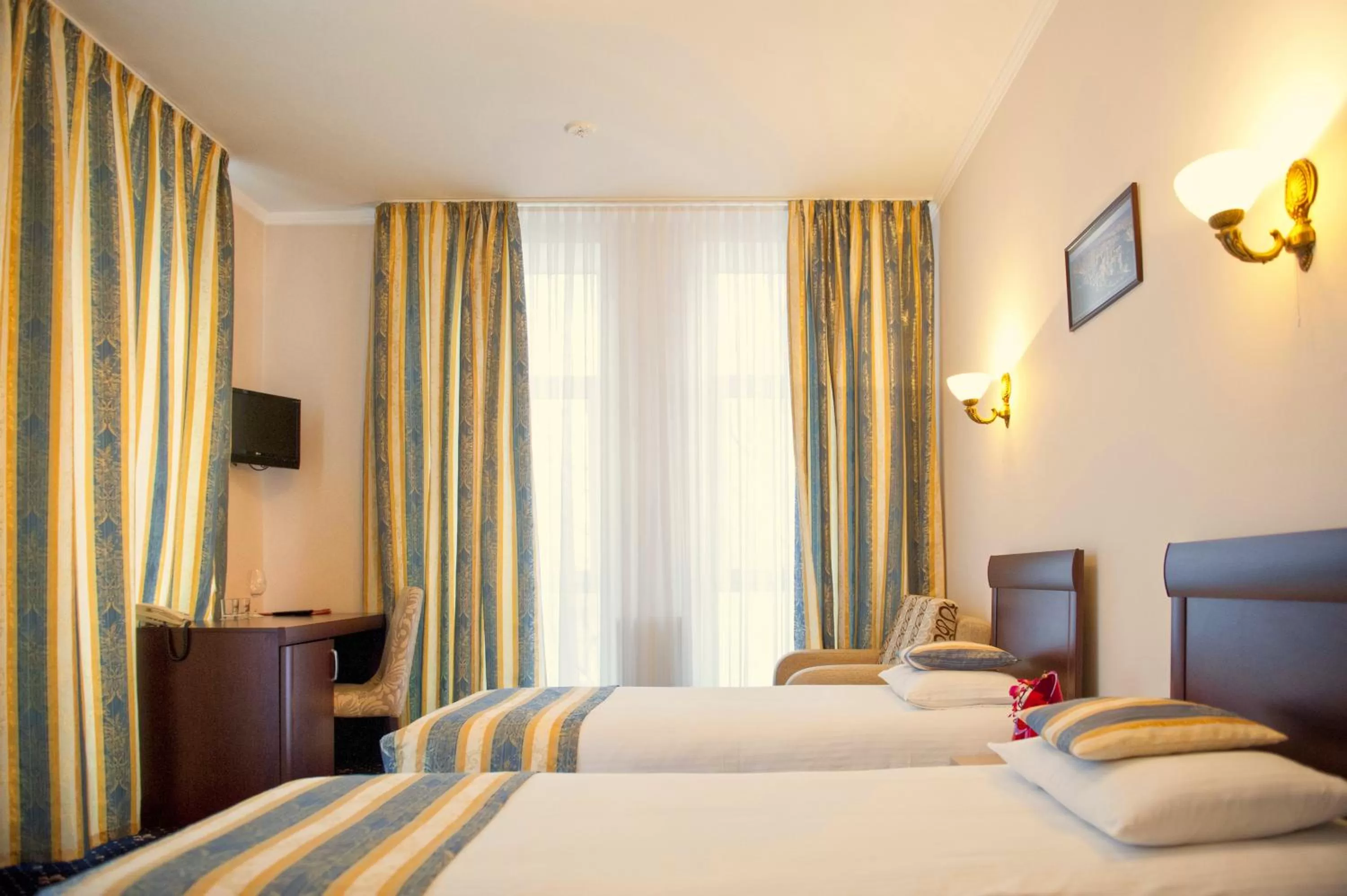 Superior Triple Room in Manhattan Hotel & Restaurant