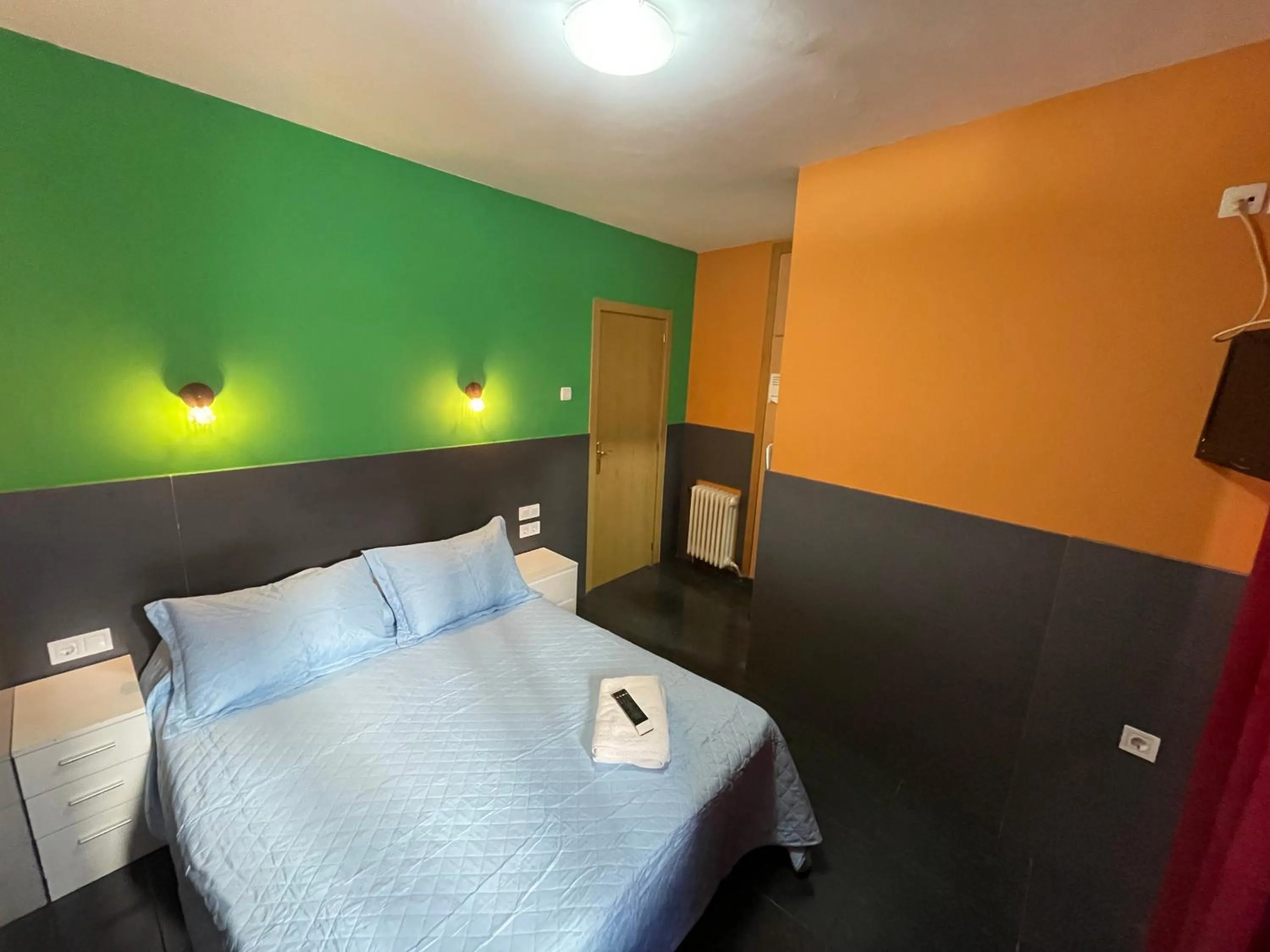 Premier Double Room with Private Bathroom in Hostal Numancia