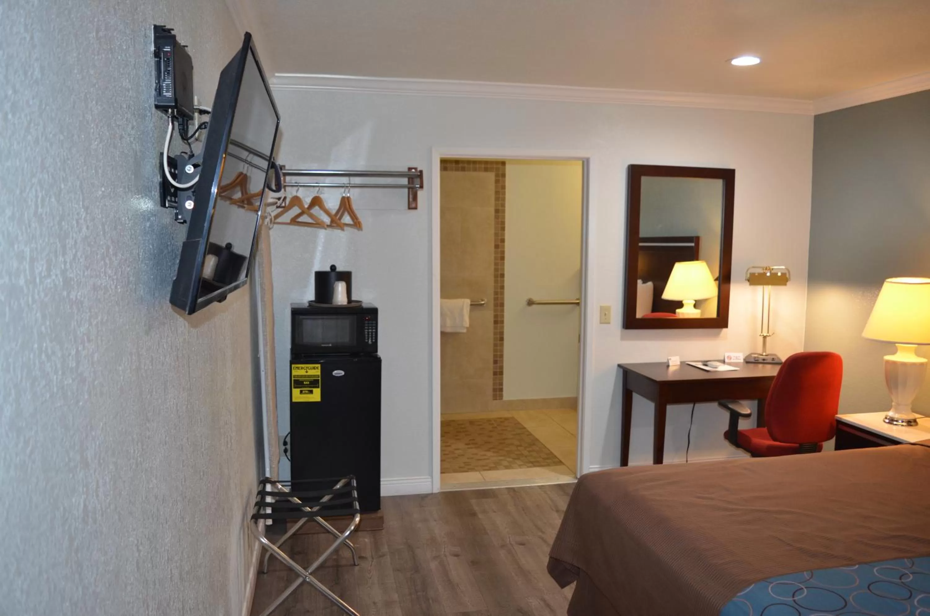 King Room - Disability Access in Welcome Inn Corona