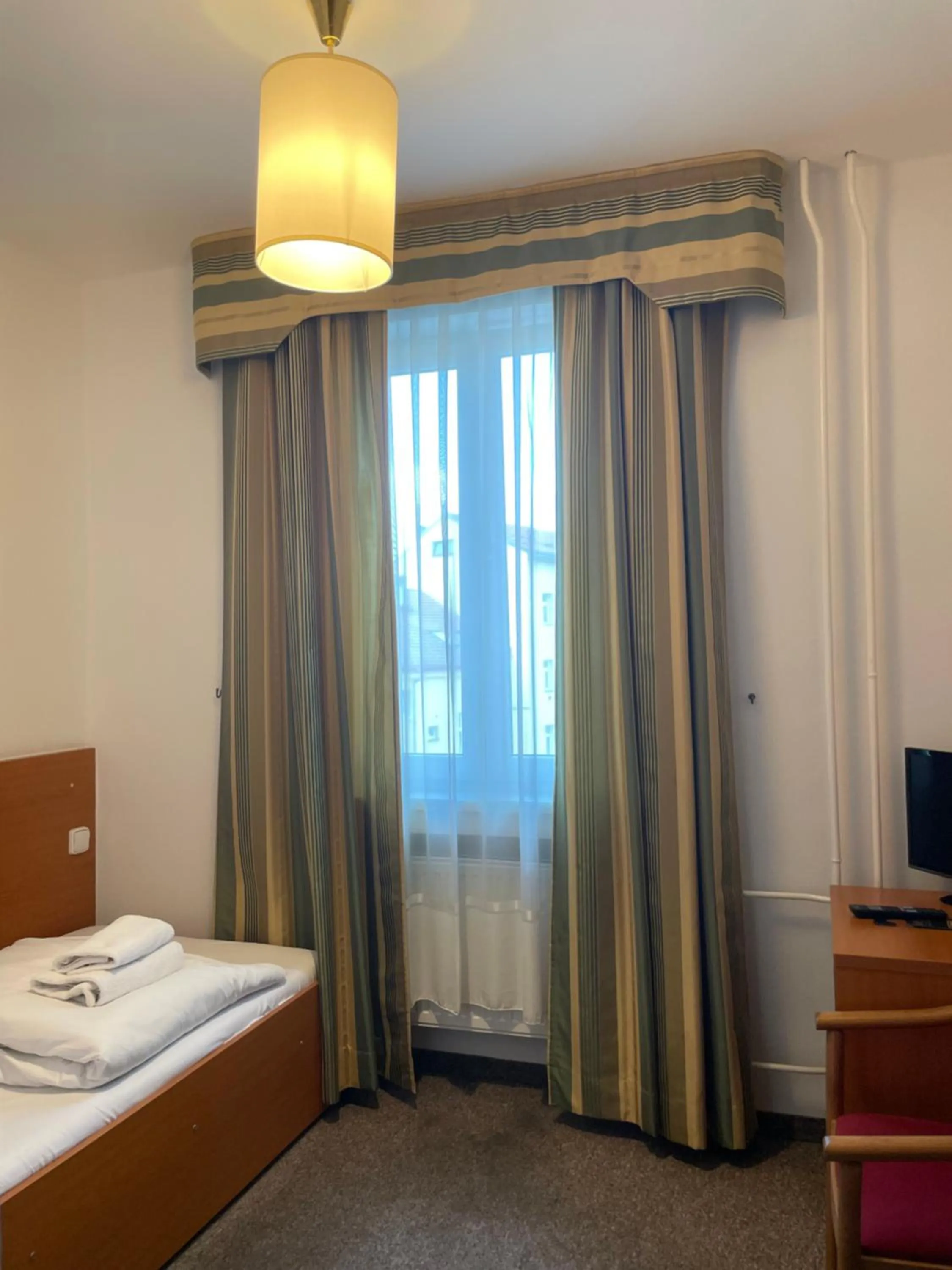 Single Room in Gallery Hotel SIS