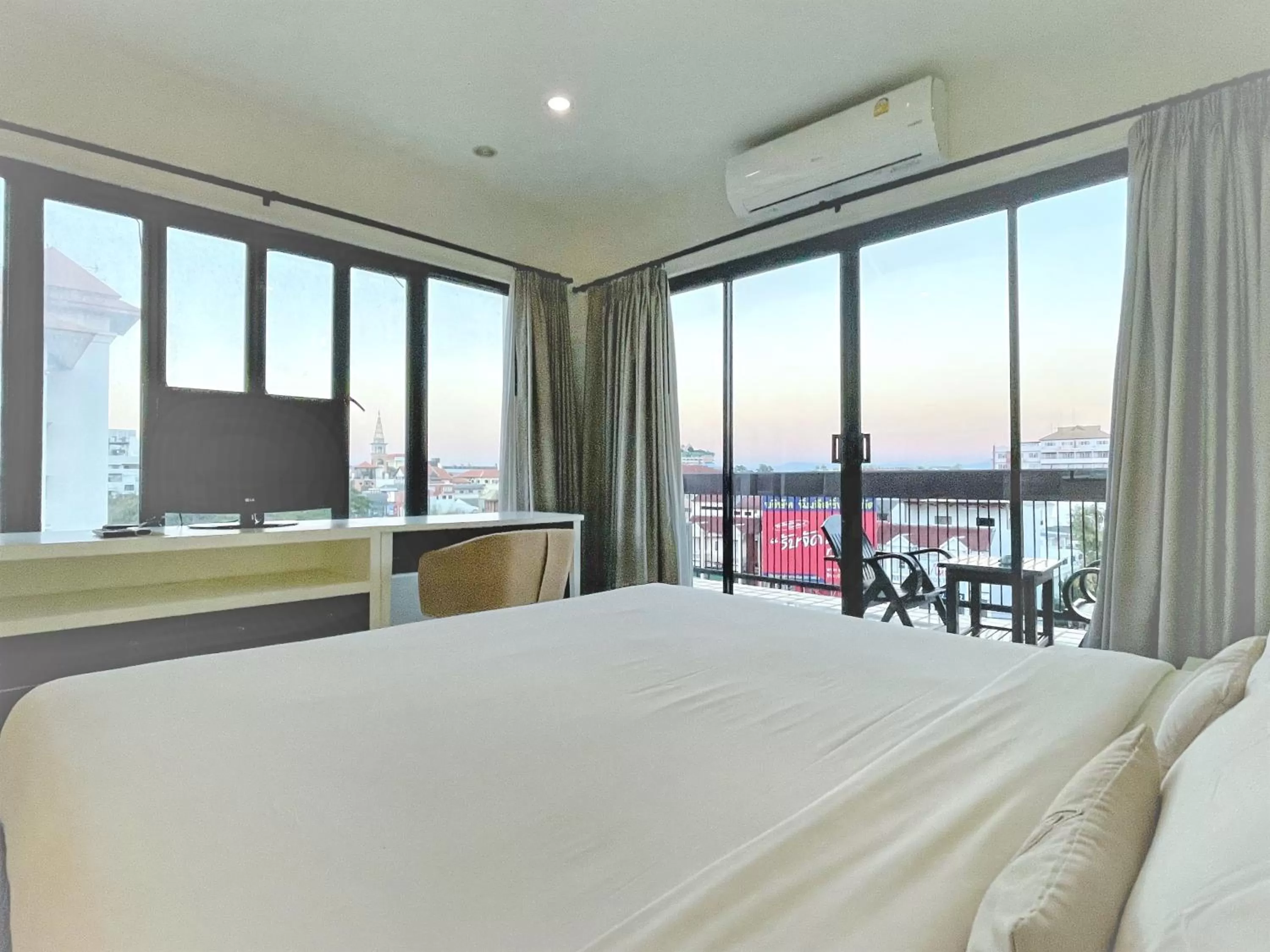 Superior Double Room in The Empire Nimman
