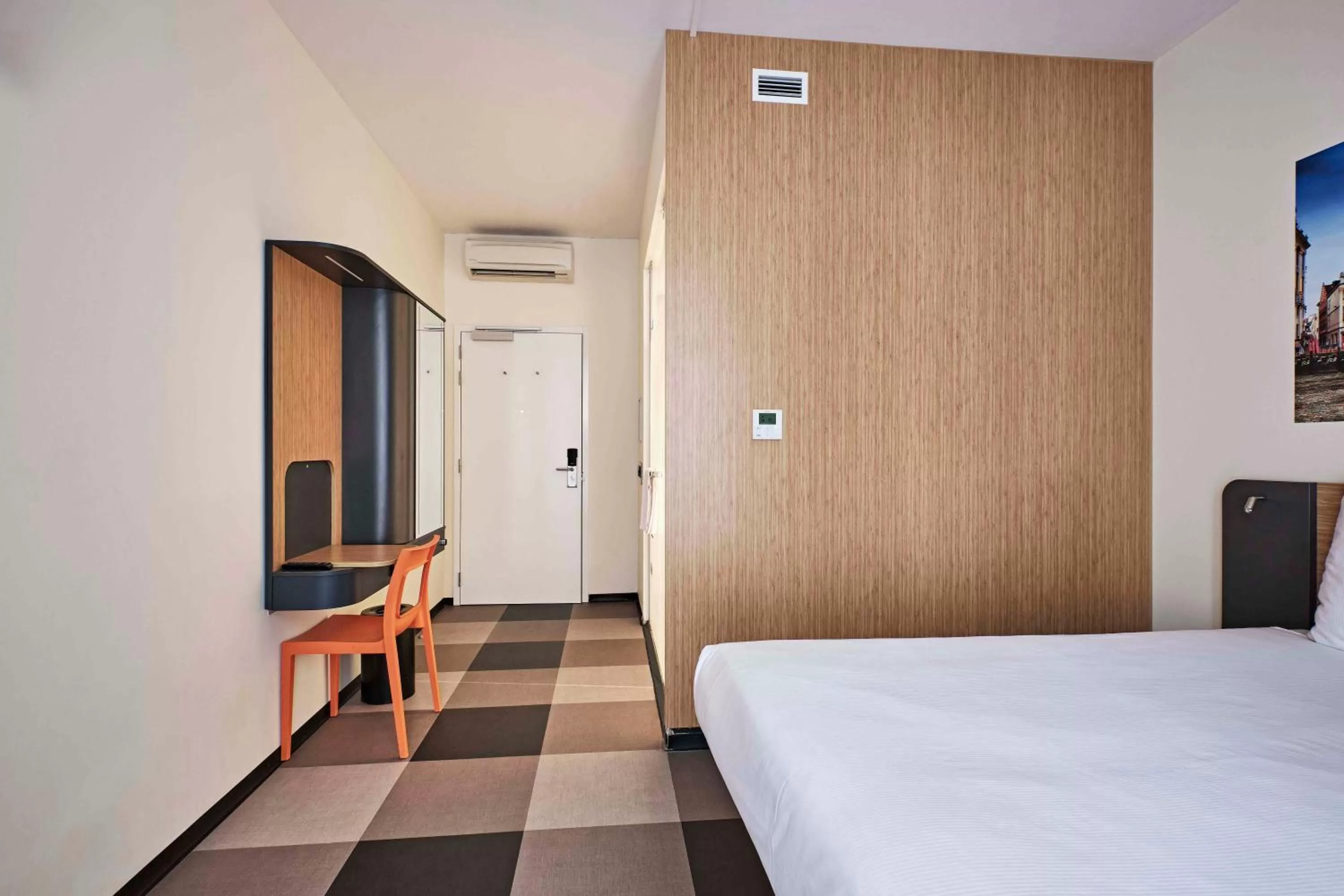 Superior Room with Disability Access  in easyHotel Brussels City Centre
