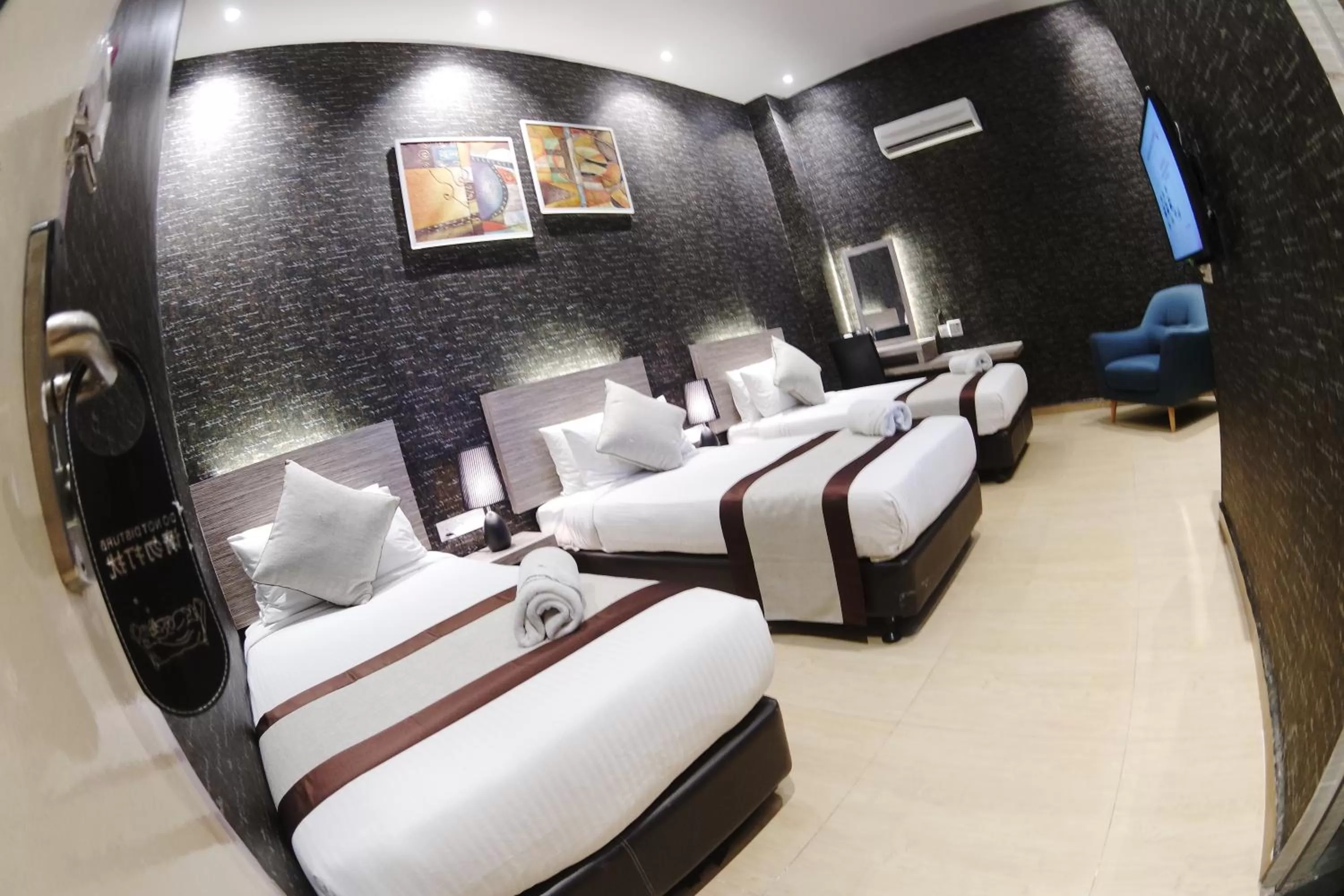 Deluxe Triple Room in Here Hotel