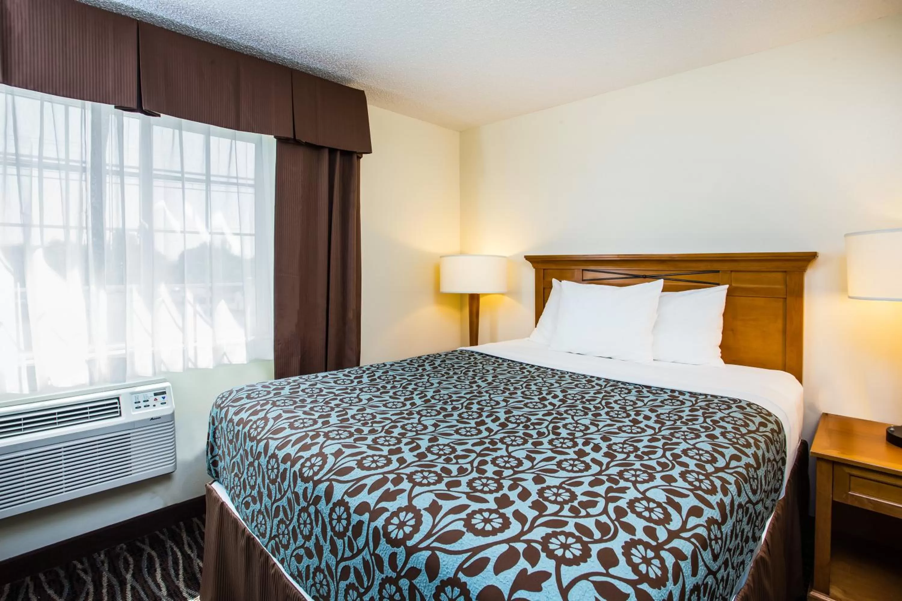 Studio Suite with Two Queen Beds - Non-Smoking in Days Inn by Wyndham Yakima