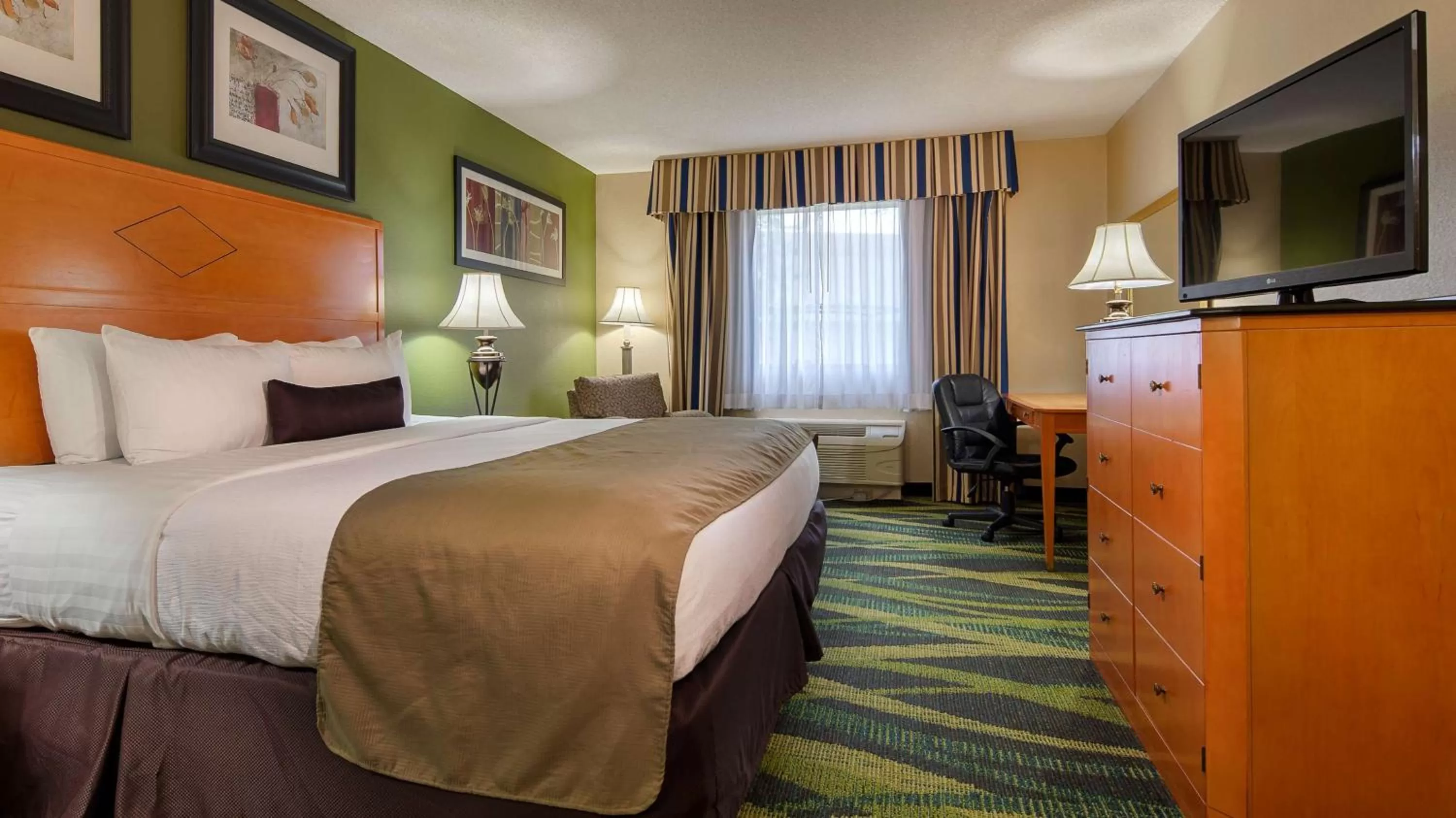 Executive King Room - Non-Smoking in Spark By Hilton Bensalem Philadelphia