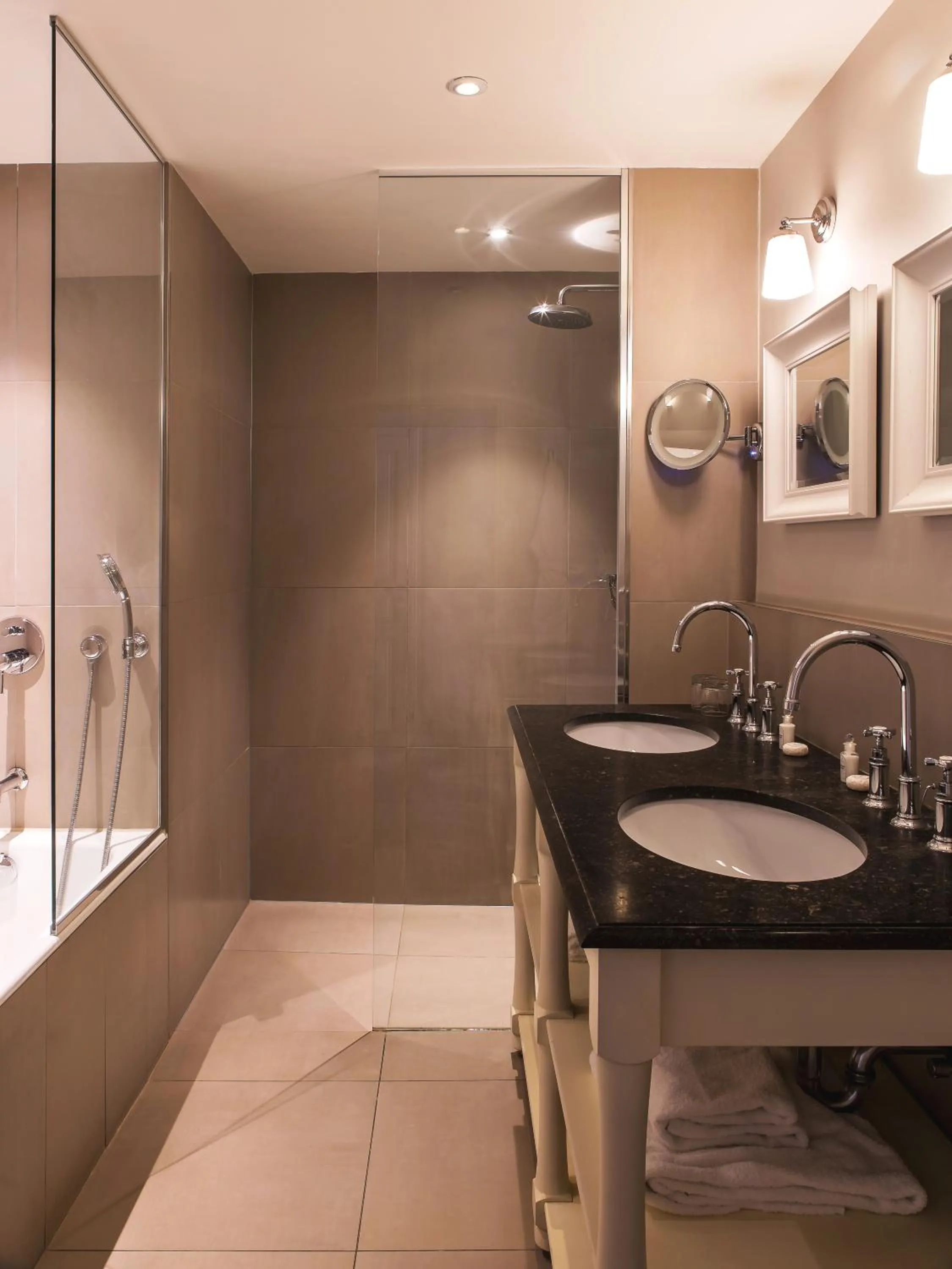 Superior Deluxe Double or Twin Room  in New Hotel Roblin