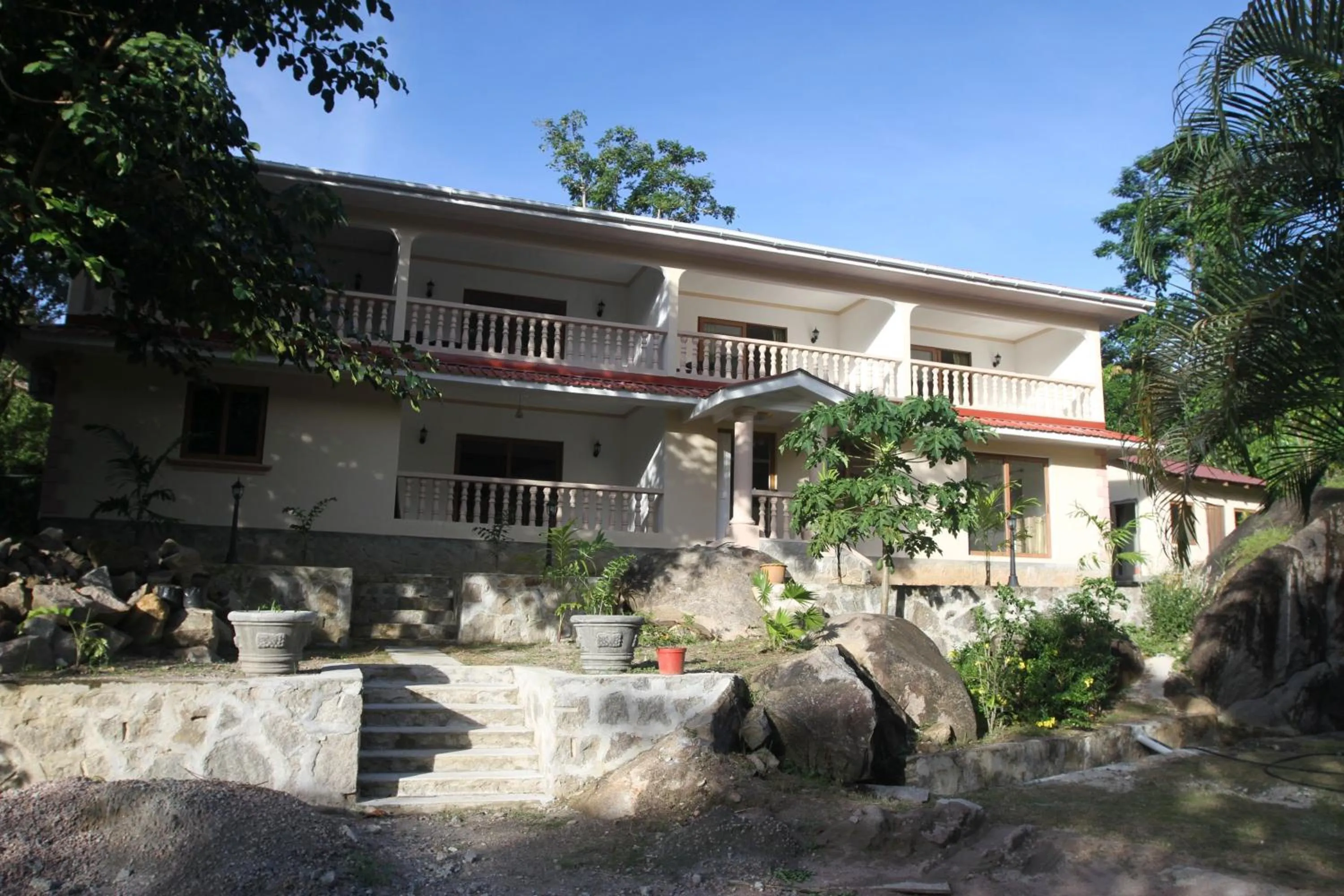 Apartment with Balcony in Forest Lodge