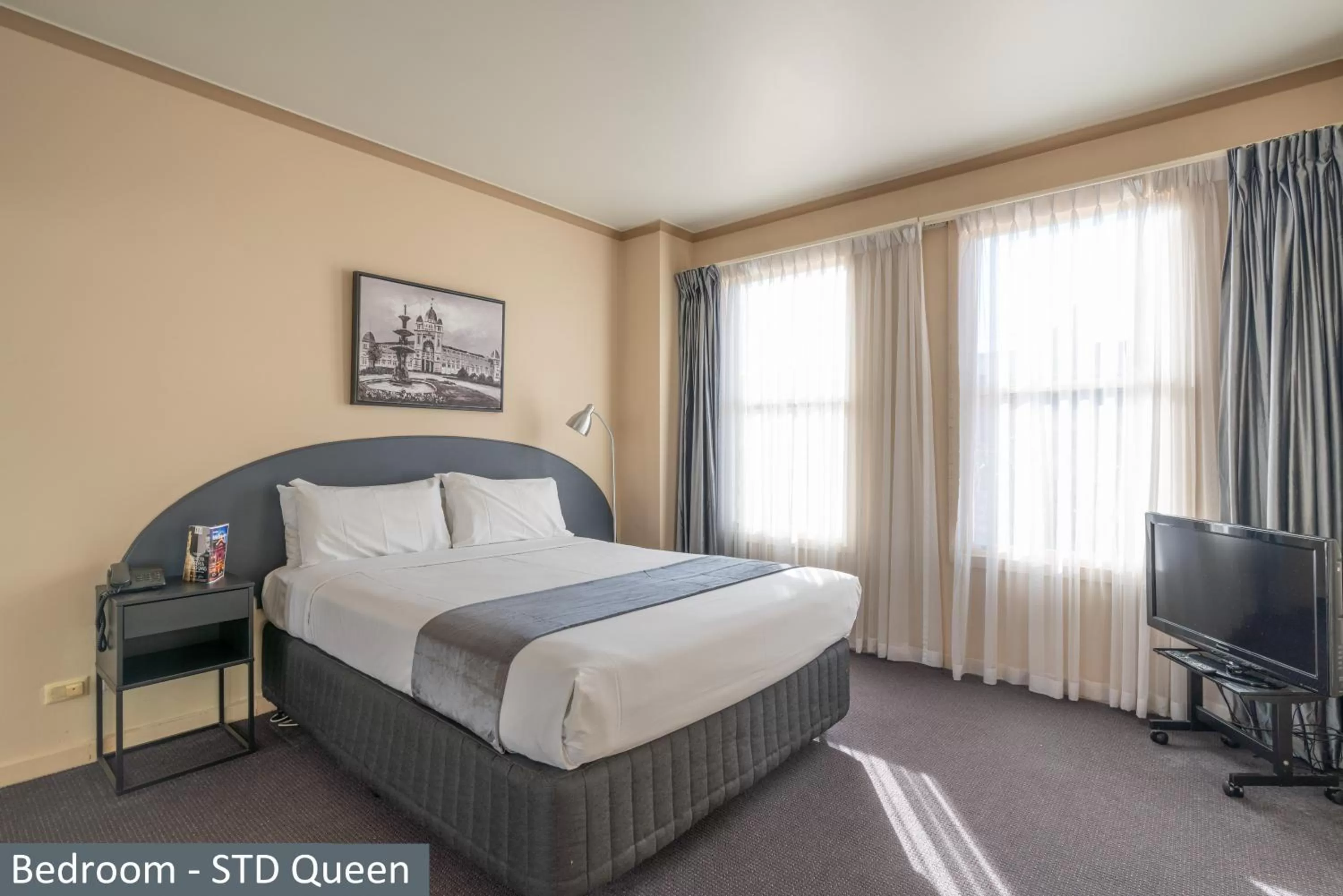 Budget Two Bedroom Apartment with Queen Bed and Two Single Beds in Clocktower Apartment Hotel
