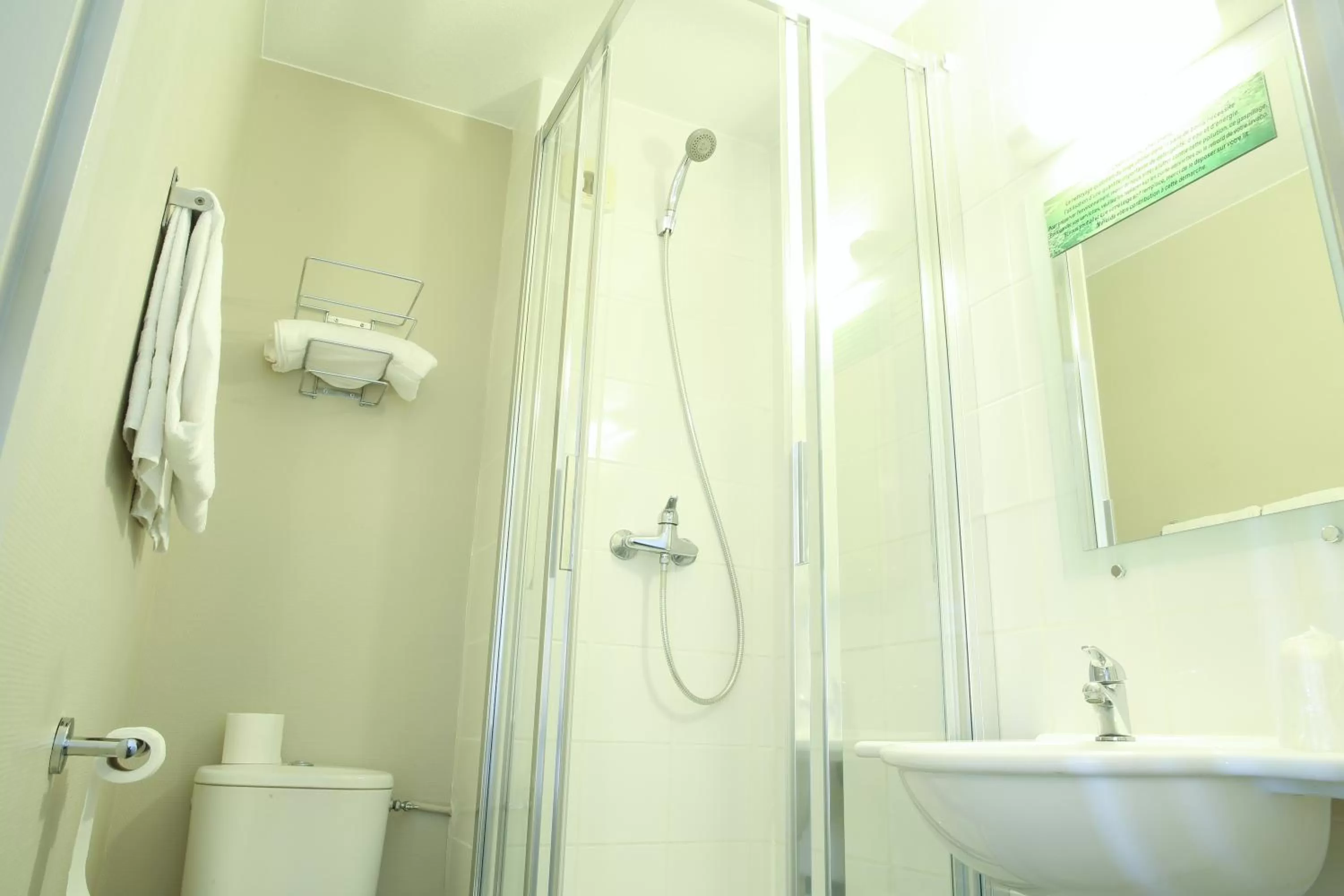 Triple Room in Hôtel Inn Design Resto Novo Châteaubriant